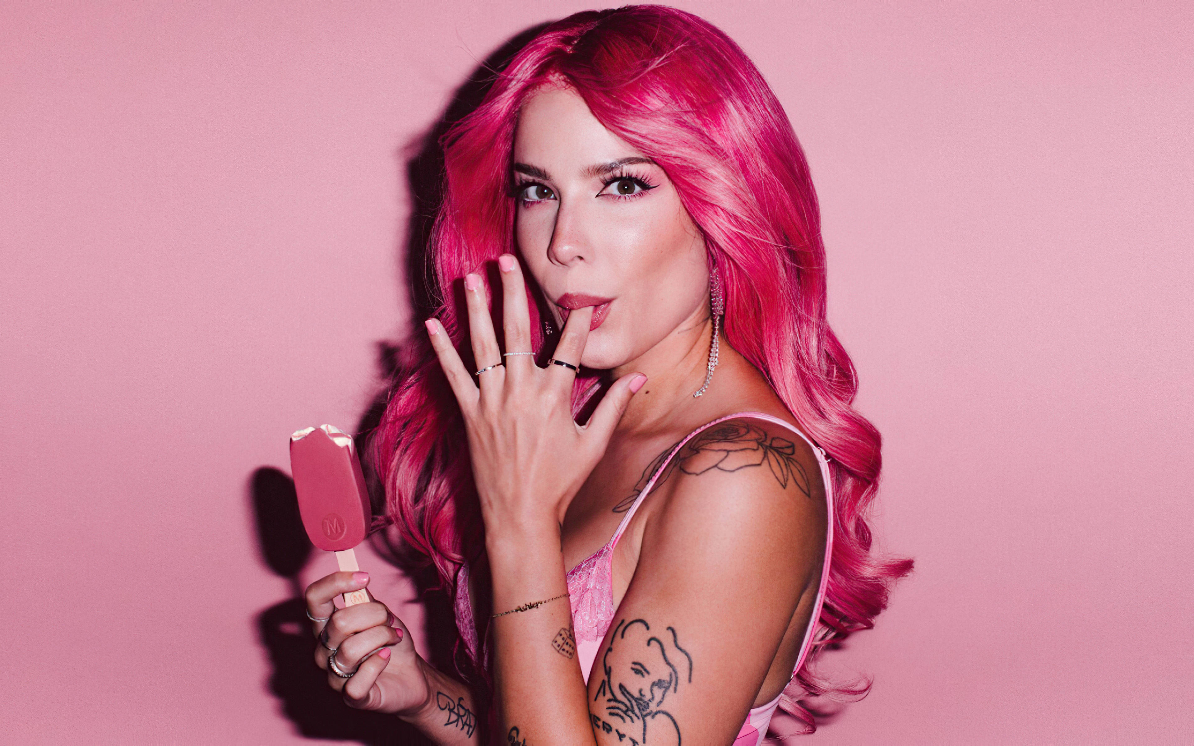 Halsey, vibrant pink hair, tattoos, 4K Desktop Wallpaper