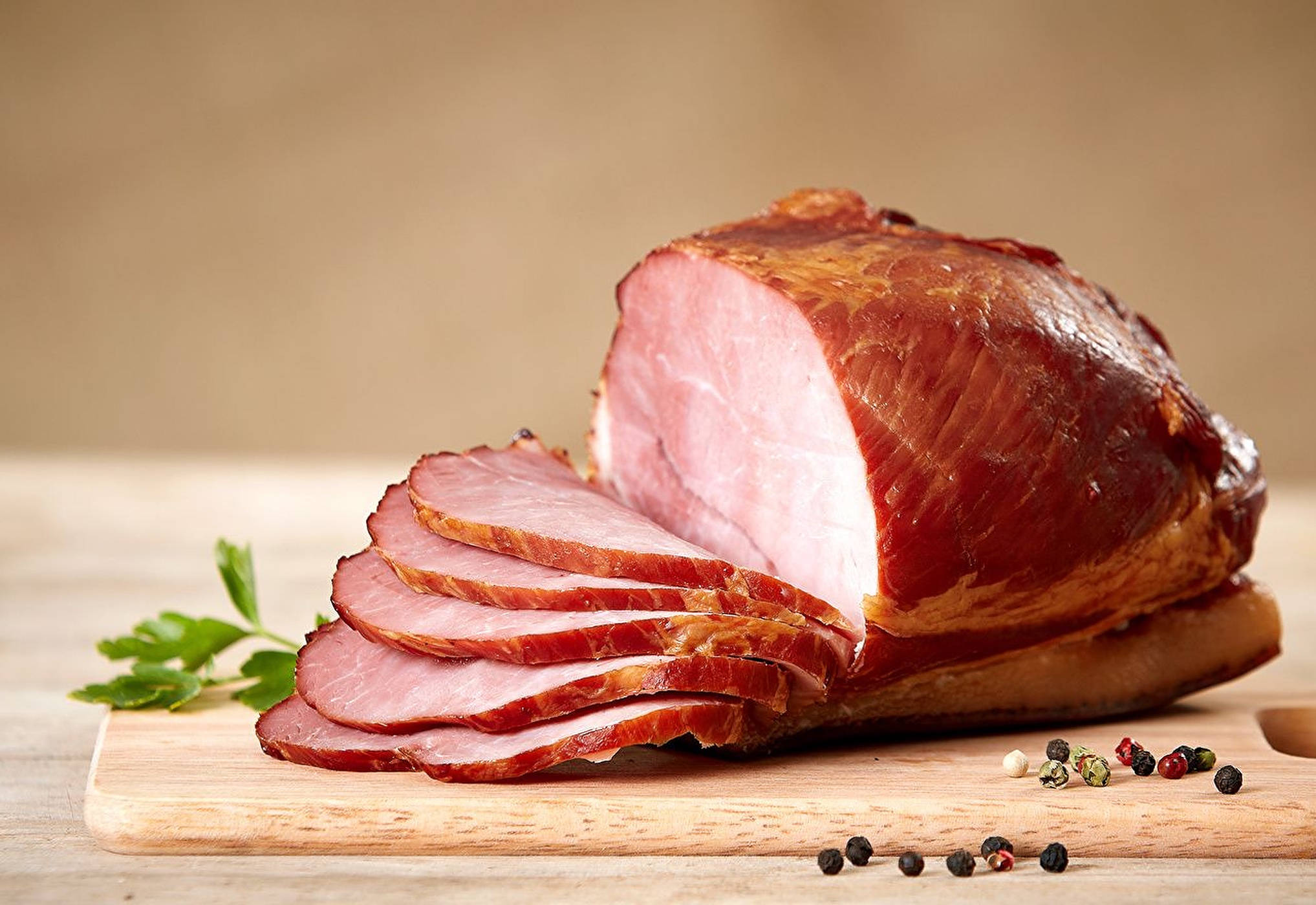 smoked ham, glossy crust, wooden cutting board, Full HD Desktop Wallpaper
