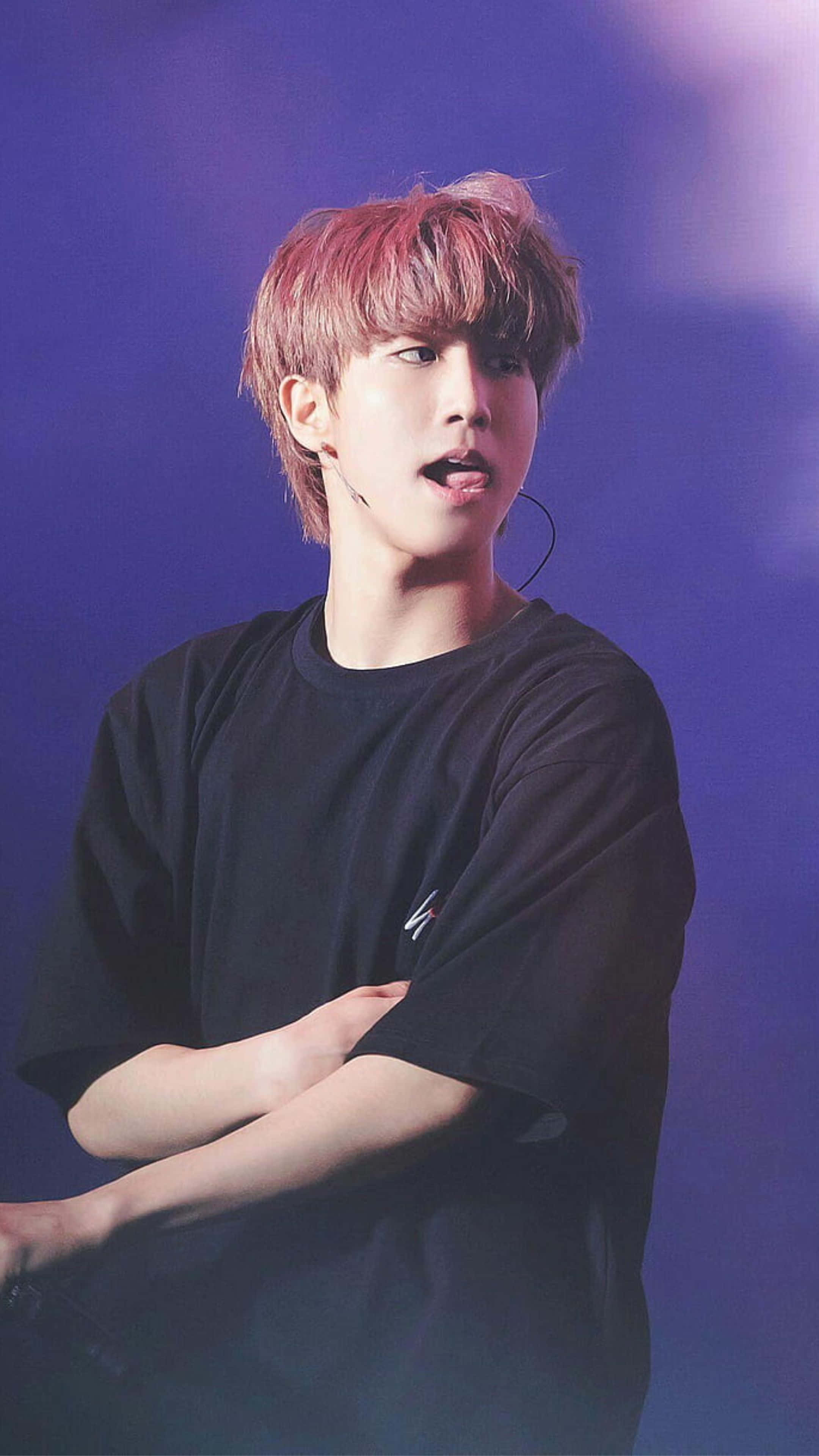 Han Jisung, purple backdrop, purple stage lights, 4K Phone Wallpaper