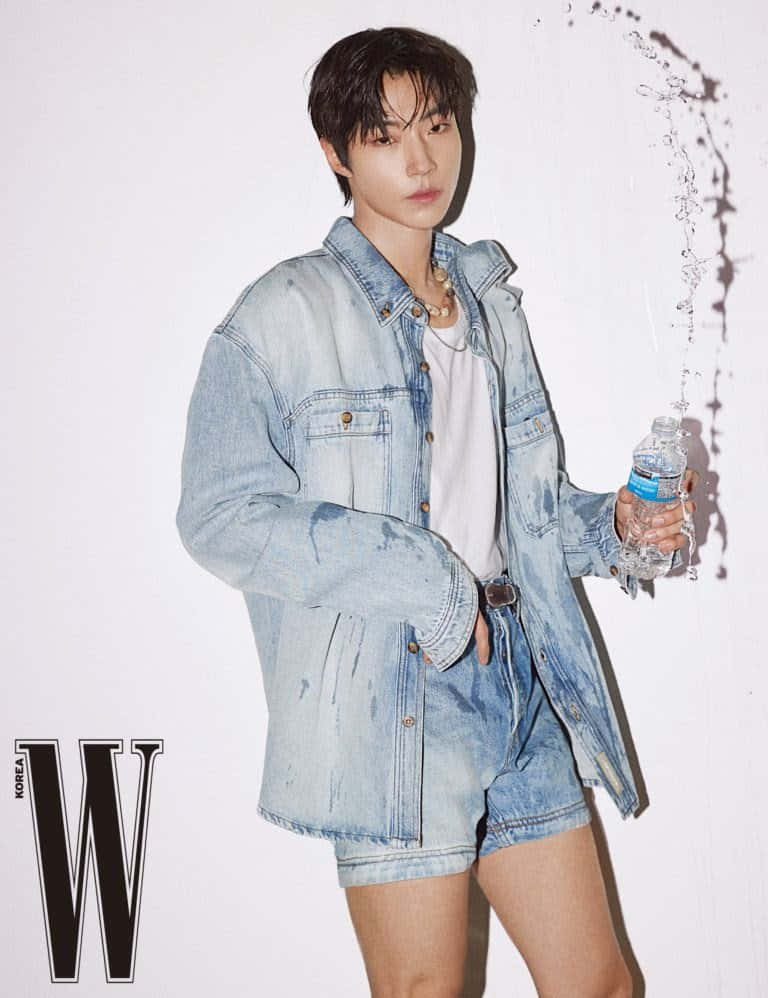 Han Seojun, distressed denim outfit, water bottle, SD Phone Wallpaper