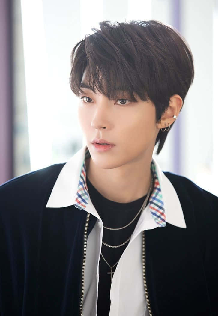 Han Seojun, black velvet jacket, plaid-collared shirt, SD Phone Wallpaper