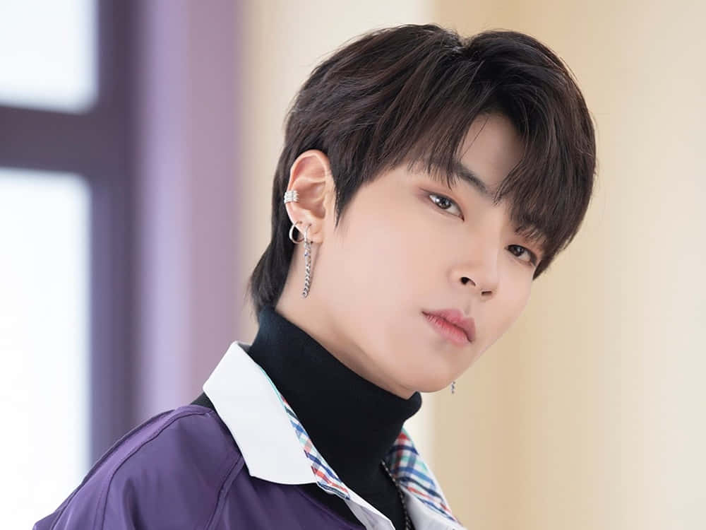 Han Seojun, purple jacket, black turtleneck, SD Desktop Wallpaper
