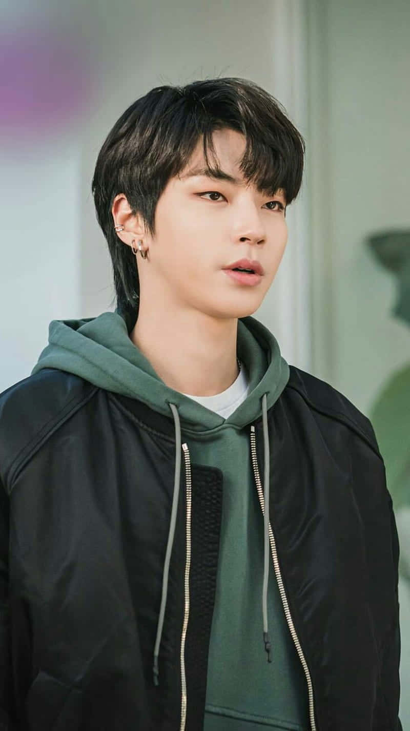 Han Seojun, black jacket, green hoodie, HD Phone Wallpaper