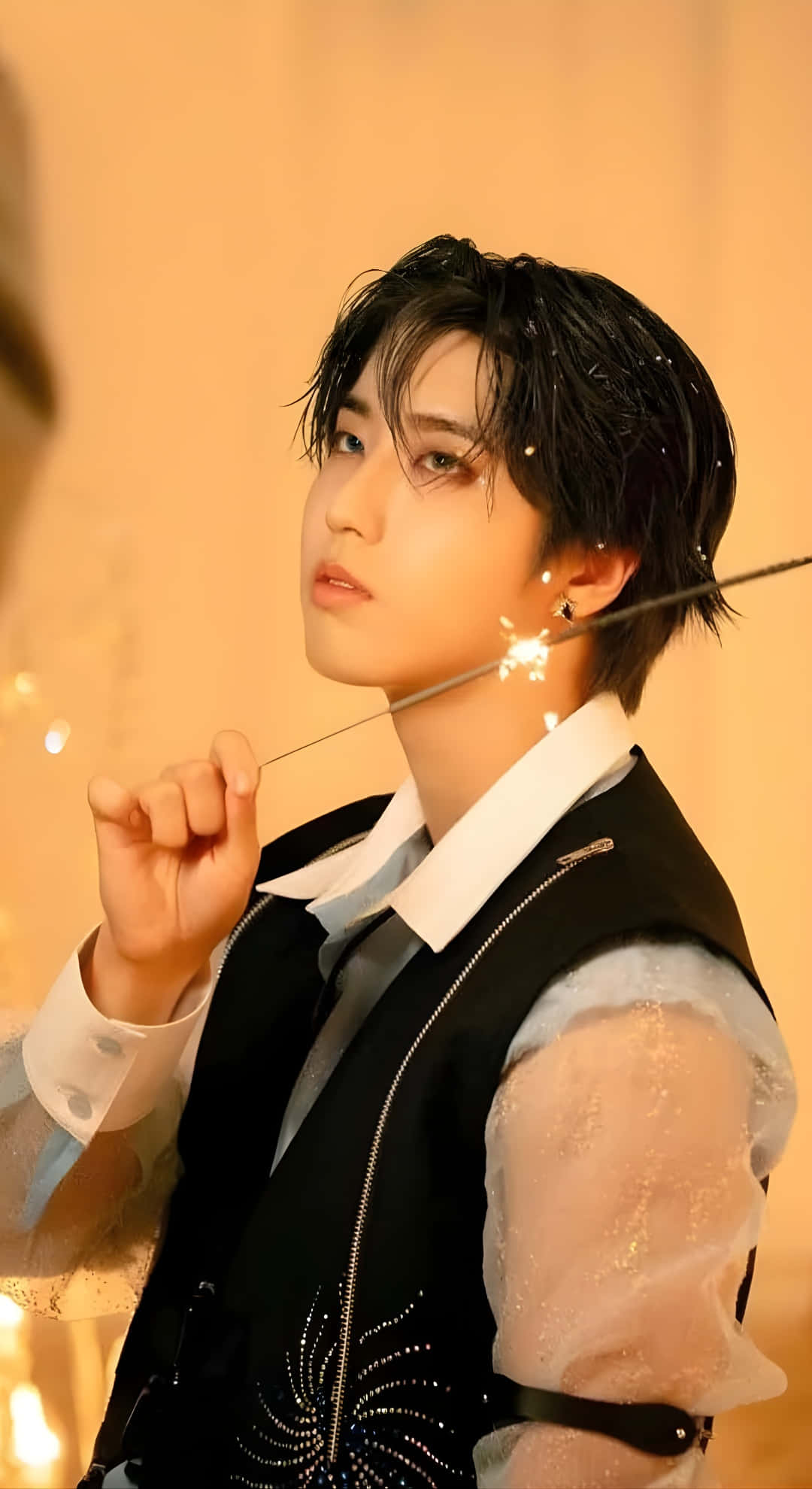 Han Stray Kids, sparkler, warm golden backdrop, Full HD Phone Wallpaper