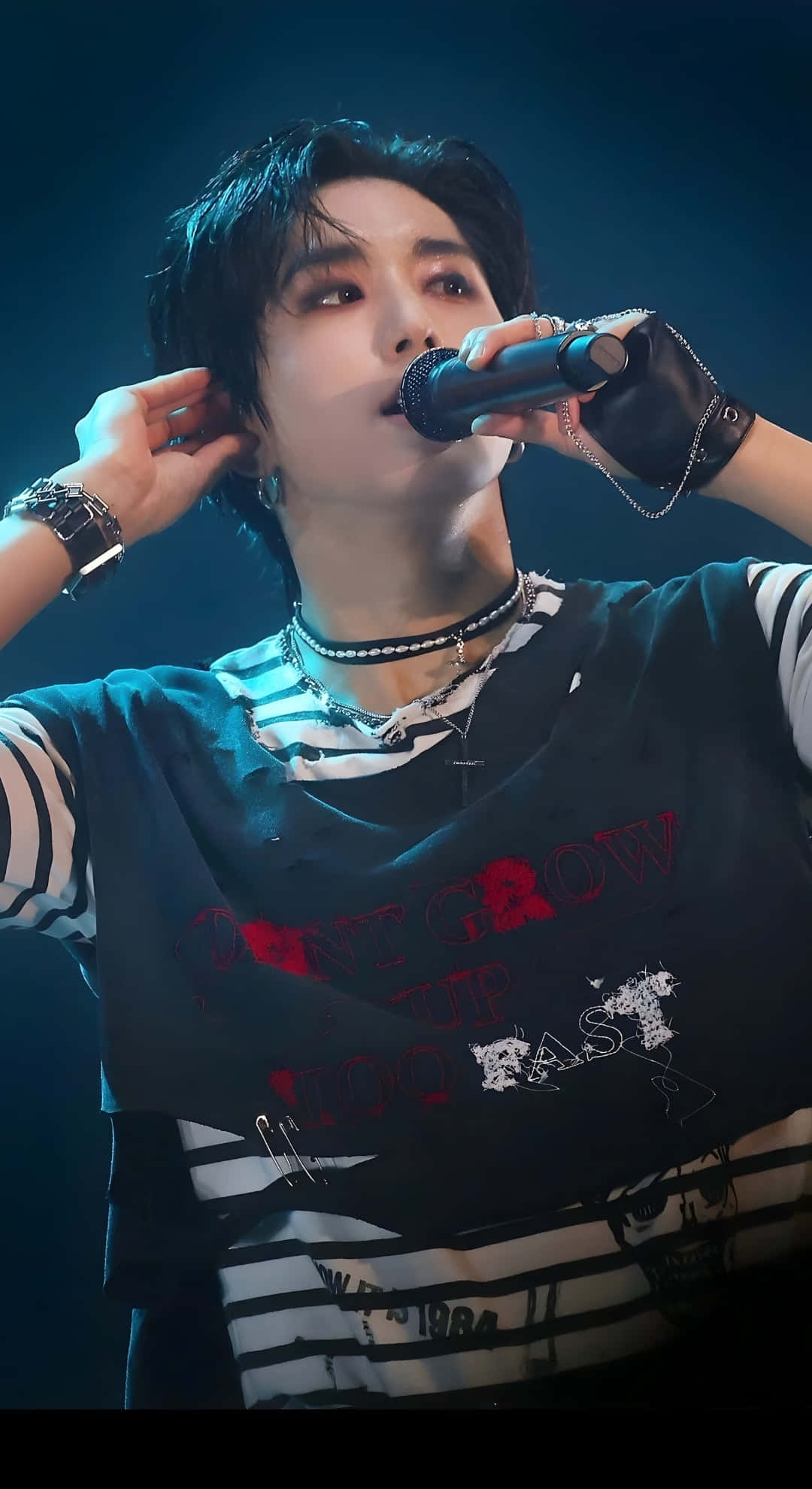 Han Stray Kids, blue stage lights, striped shirt, Full HD Phone Wallpaper