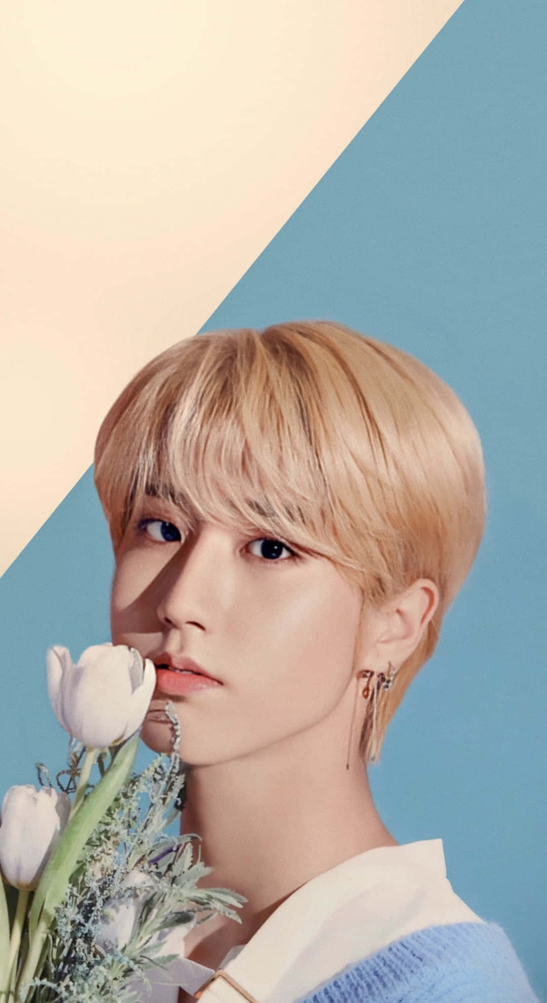 Han Stray Kids, blonde hair, white tulips, Full HD Phone Wallpaper
