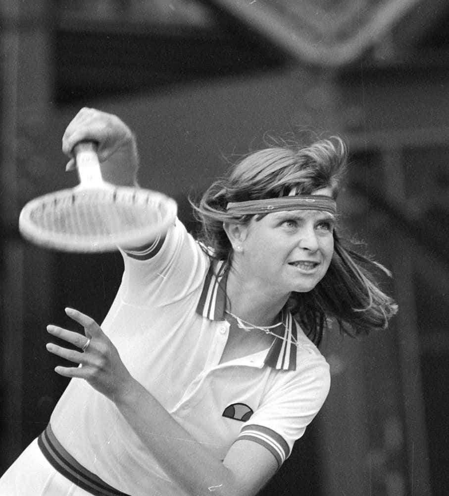 Hana Mandlíková, tennis player, mid-swing, SD Phone Wallpaper