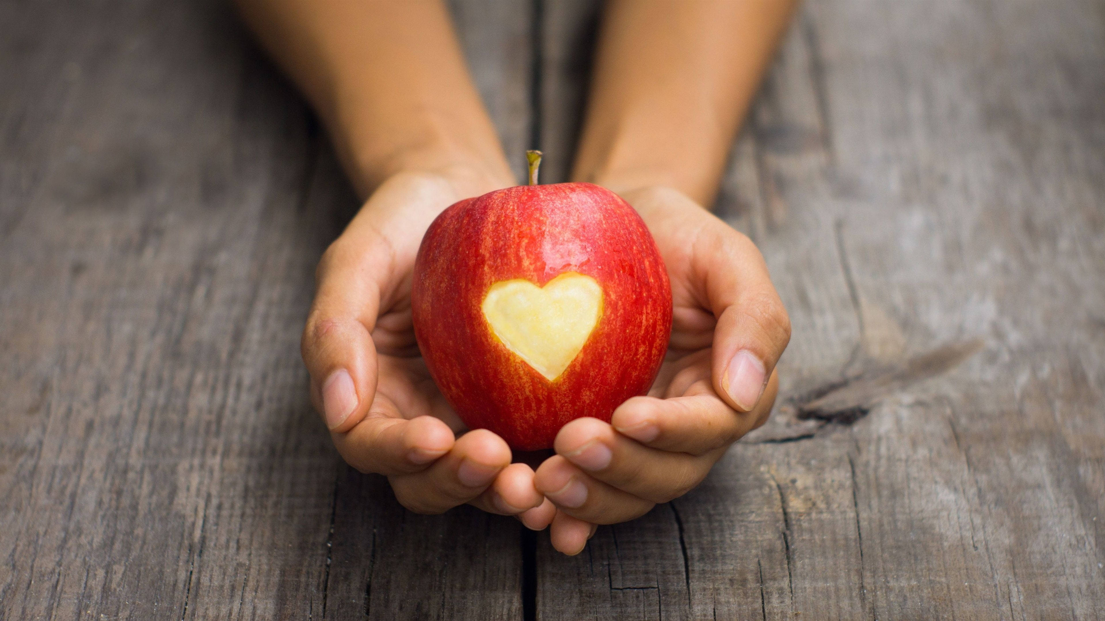 Hand Heart, apple, red apple, 4K Desktop Wallpaper
