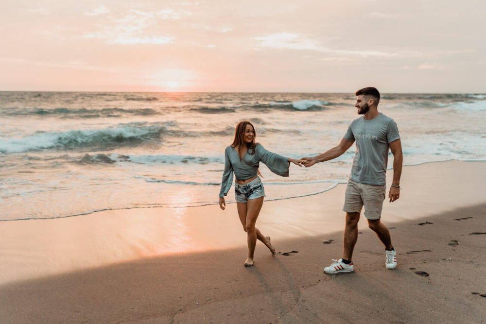 Hand In Hand, beach, sunlit, SD Desktop Wallpaper