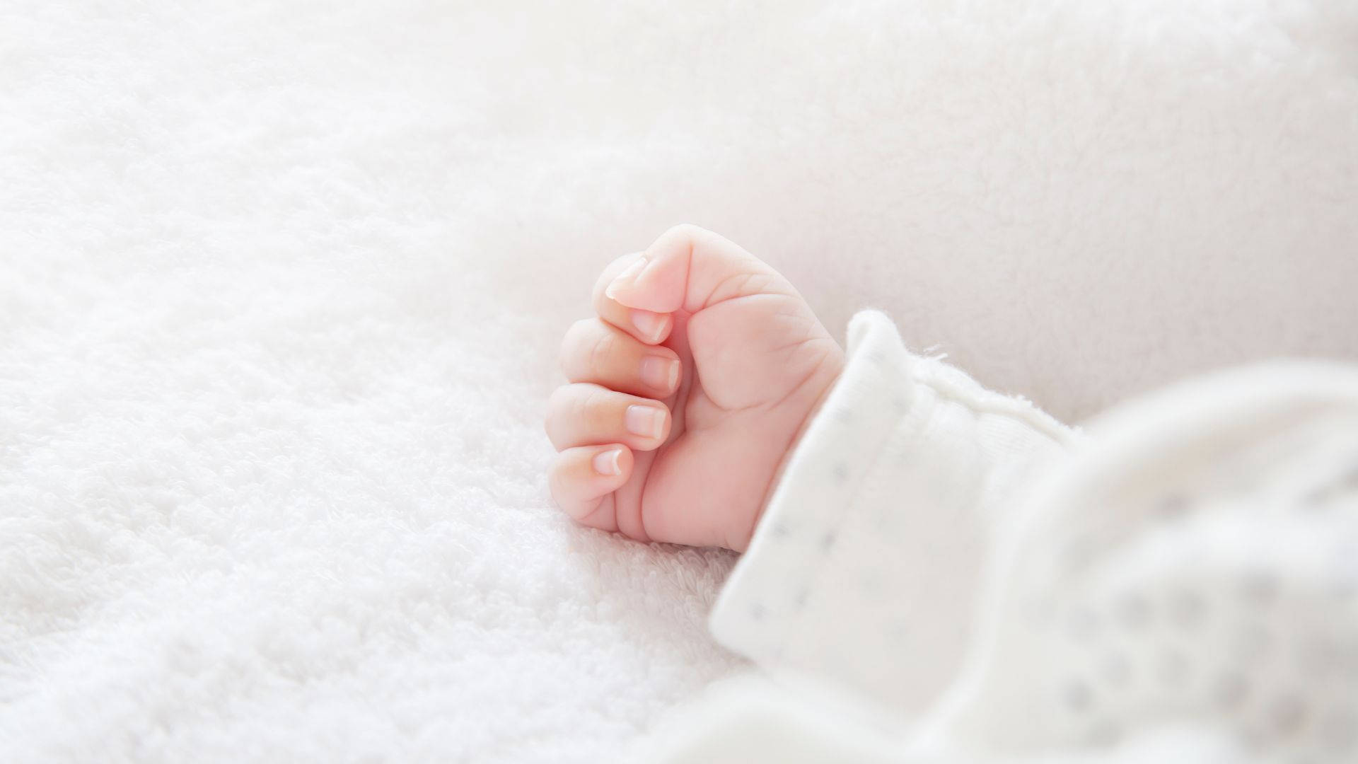 baby hand, closed into a fist, soft white textured blanket, Full HD Desktop Wallpaper