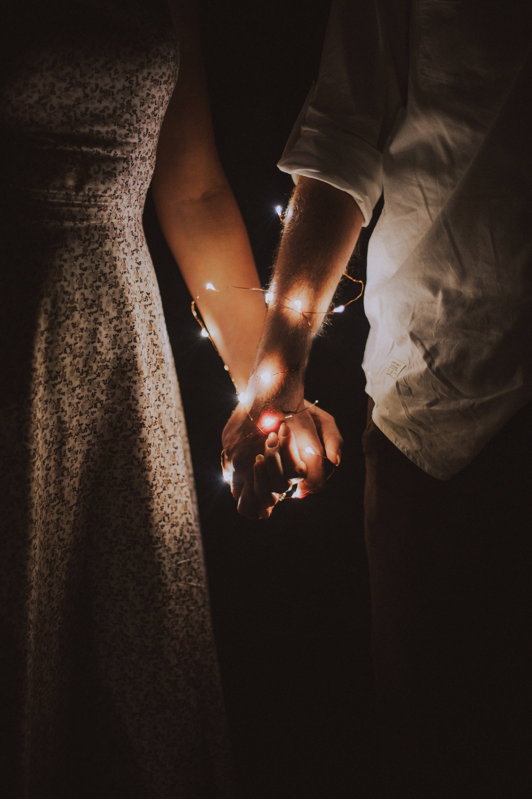 hand, fairy lights, glowing, 2K Phone Wallpaper