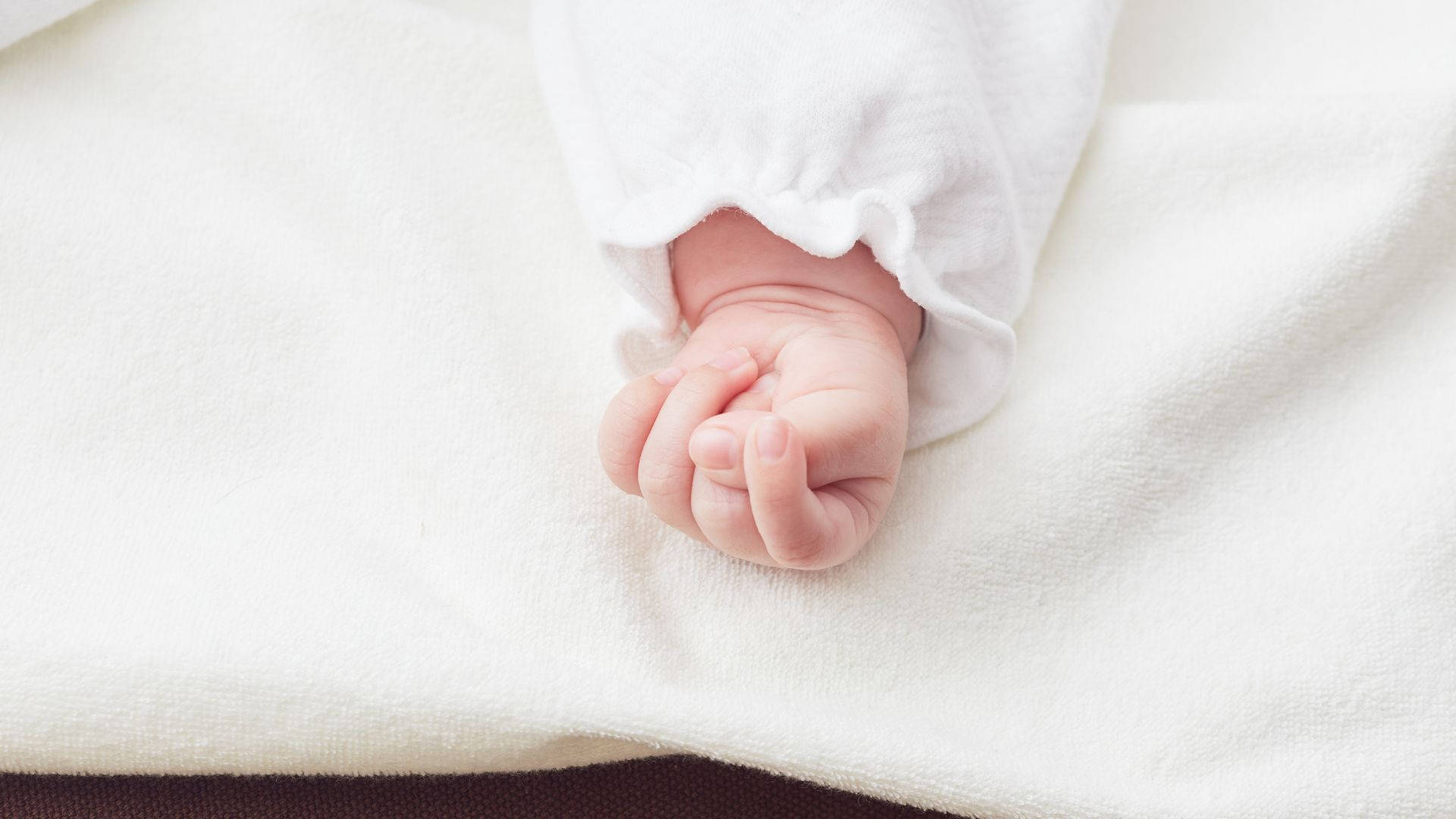baby hand, white outfit, newborn, Full HD Desktop Wallpaper