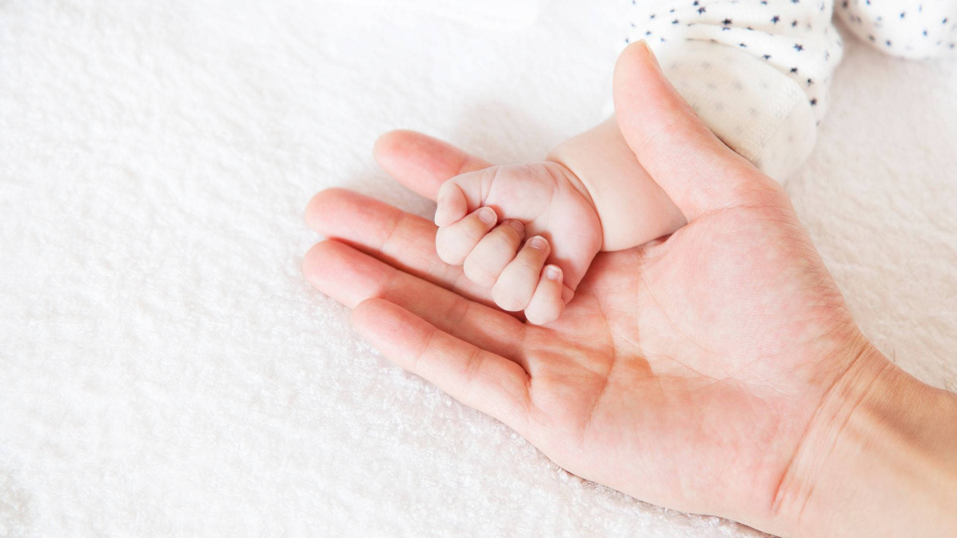 baby hand, mother's caring hand, soft white textured blanket, Full HD Desktop Wallpaper