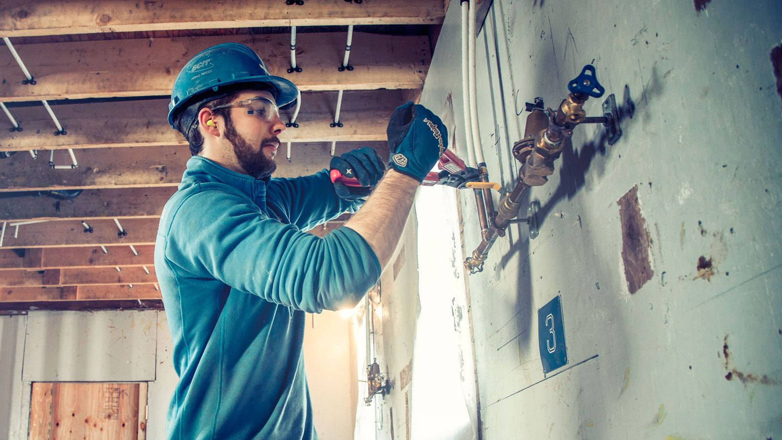 plumber, teal uniform, hard hat, HD Desktop Wallpaper