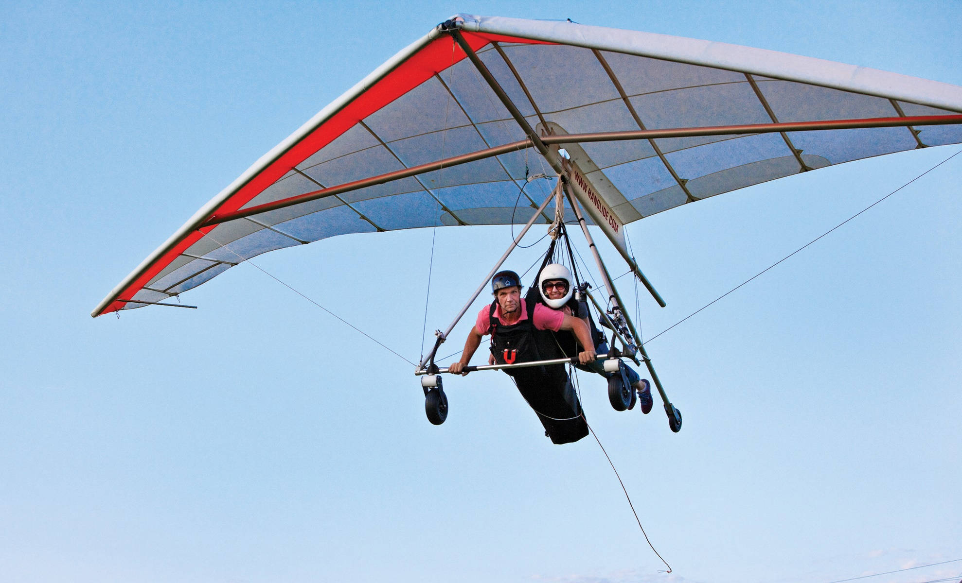 tandem hang gliding, red and white hang glider, bright pink shirt, Full HD Desktop Wallpaper
