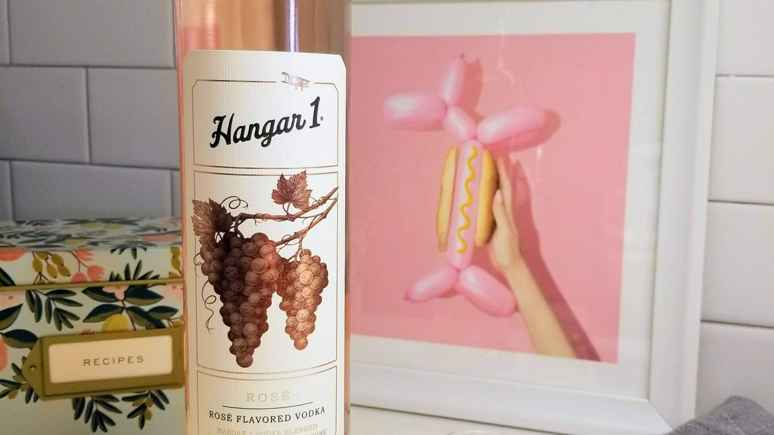 Hangar 1, Rose Flavored Vodka, pink balloon dog, 2K Desktop Wallpaper