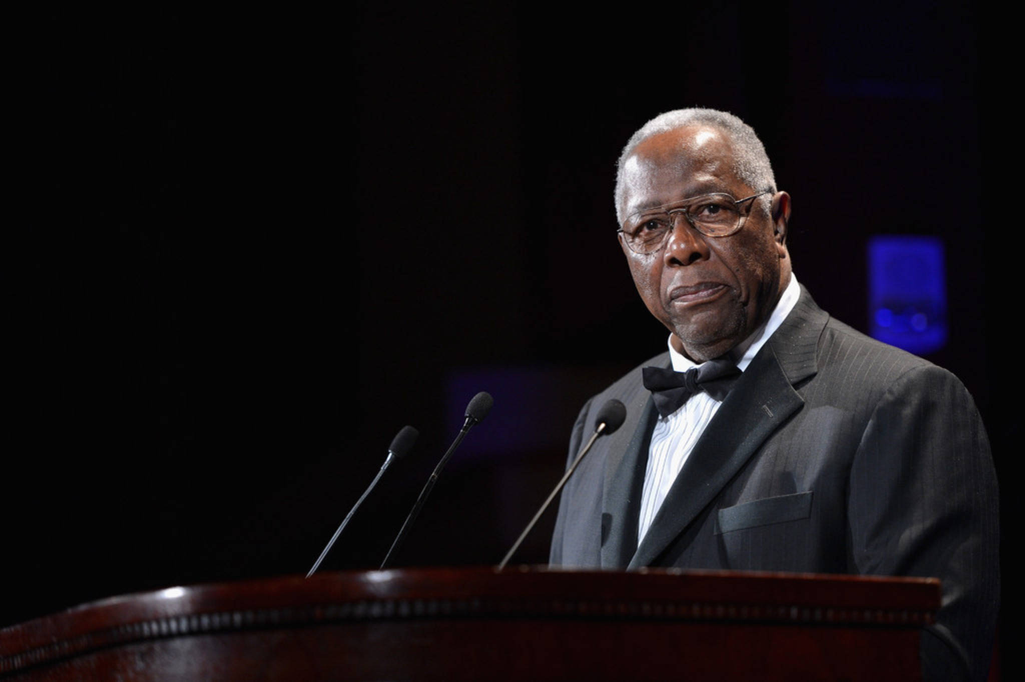 Hank Aaron, podium, dark suit, Full HD Desktop Wallpaper