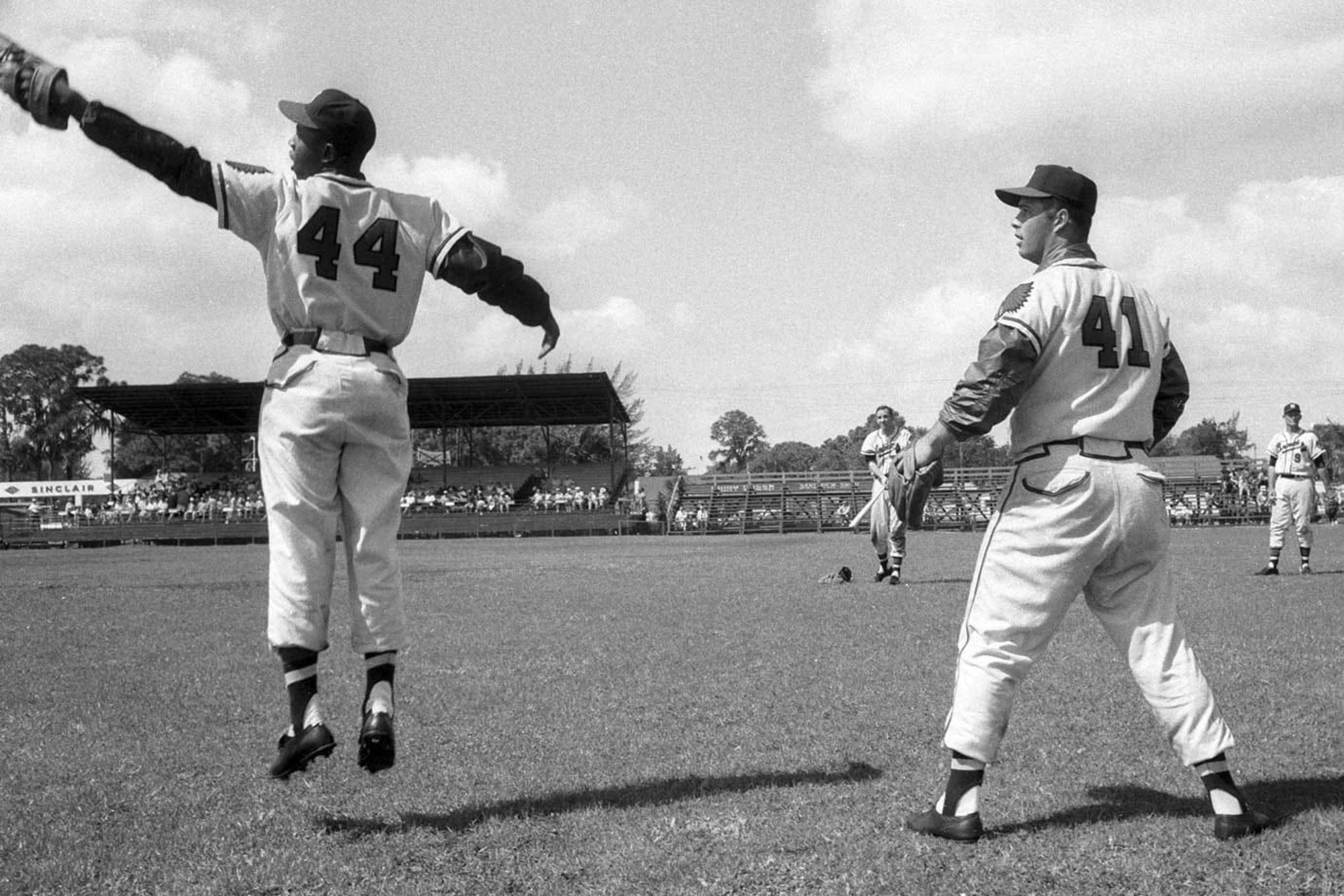 Hank Aaron, baseball players, vintage uniforms, 2K Desktop Wallpaper