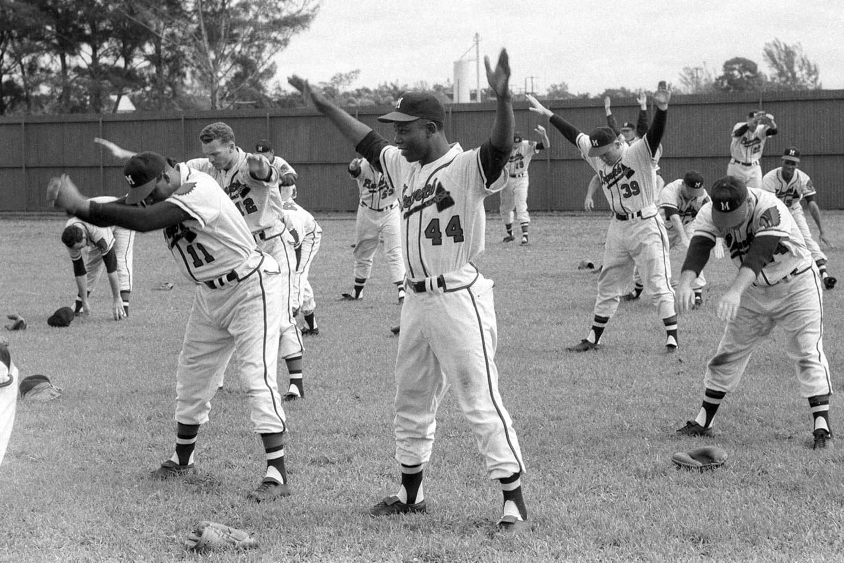 Hank Aaron, black and white photo, baseball players, 2K Desktop Wallpaper
