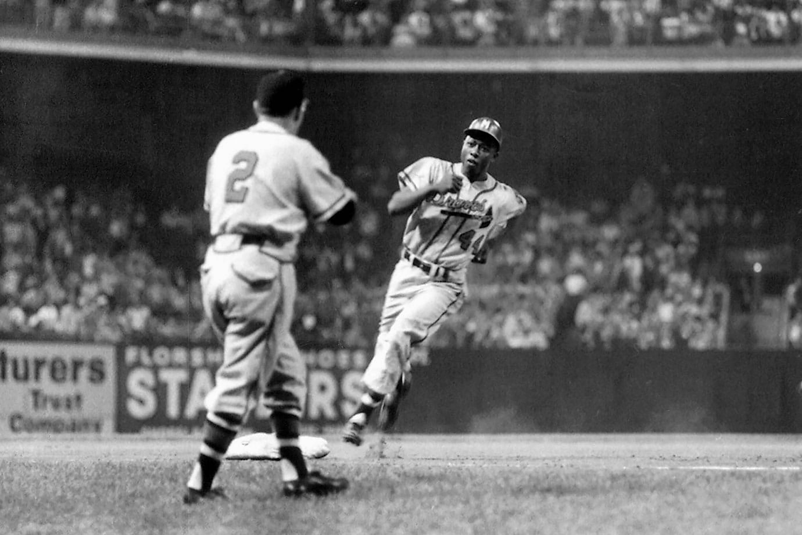 Hank Aaron, baseball player, sliding into a base, 2K Desktop Wallpaper