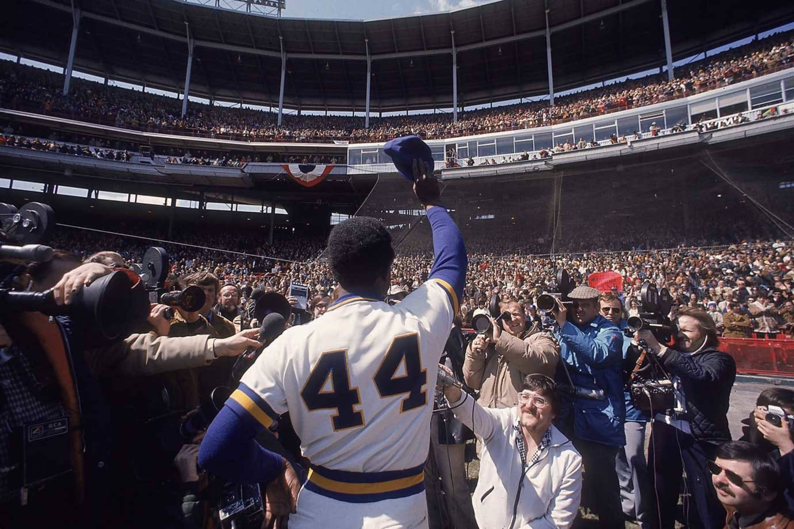 Hank Aaron, number 44, white jersey, 2K Desktop Wallpaper