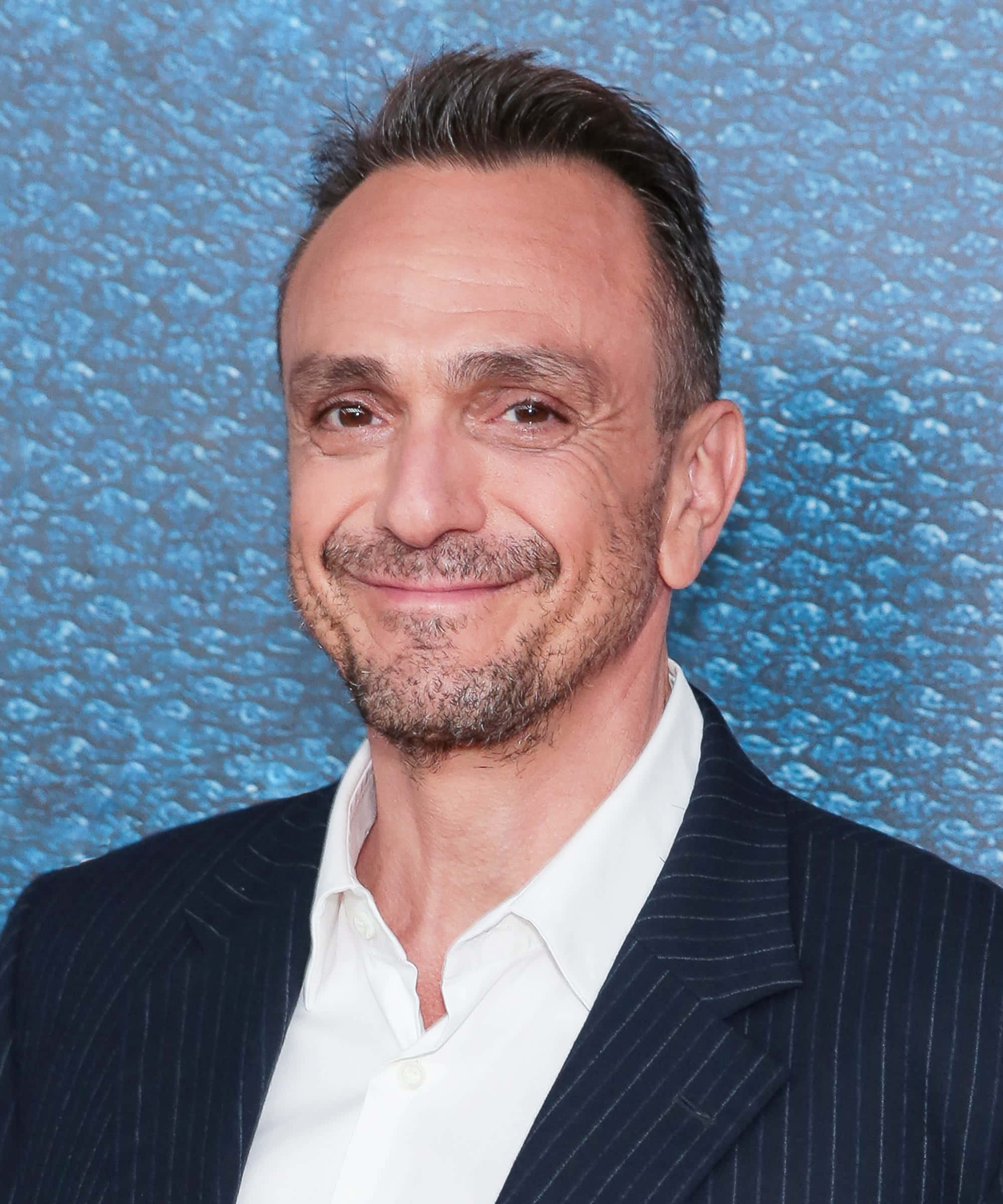 Hank Azaria, pinstripe suit, salt-and-pepper stubble, Full HD Phone Wallpaper