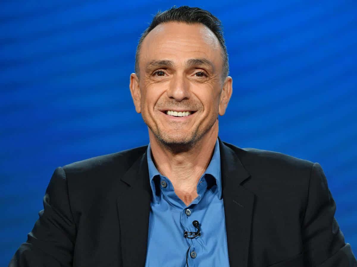 Hank Azaria, black blazer, blue shirt, SD Desktop Wallpaper