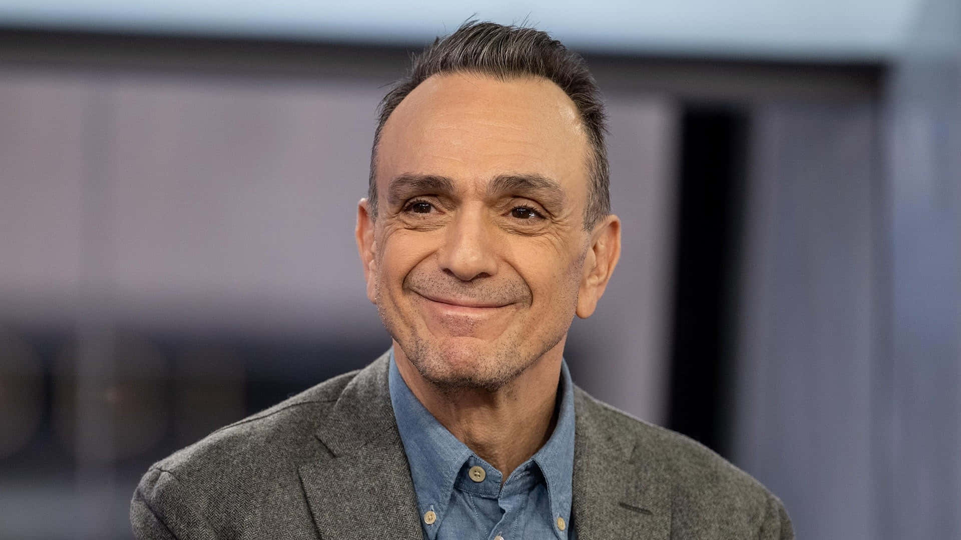 Hank Azaria, gray blazer, blue button-down shirt, Full HD Desktop Wallpaper