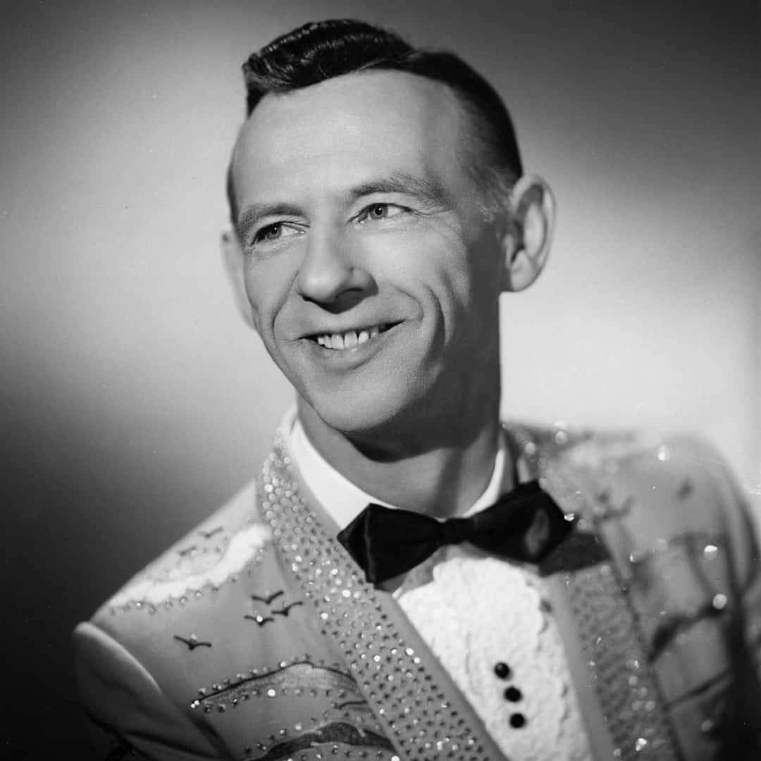 Hank Snow, sparkling cowboy suit, bow tie, SD Desktop Wallpaper