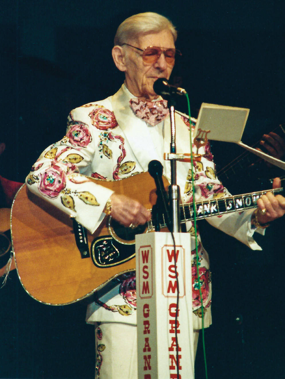 Hank Snow, floral embroidered suit, guitar, HD Phone Wallpaper