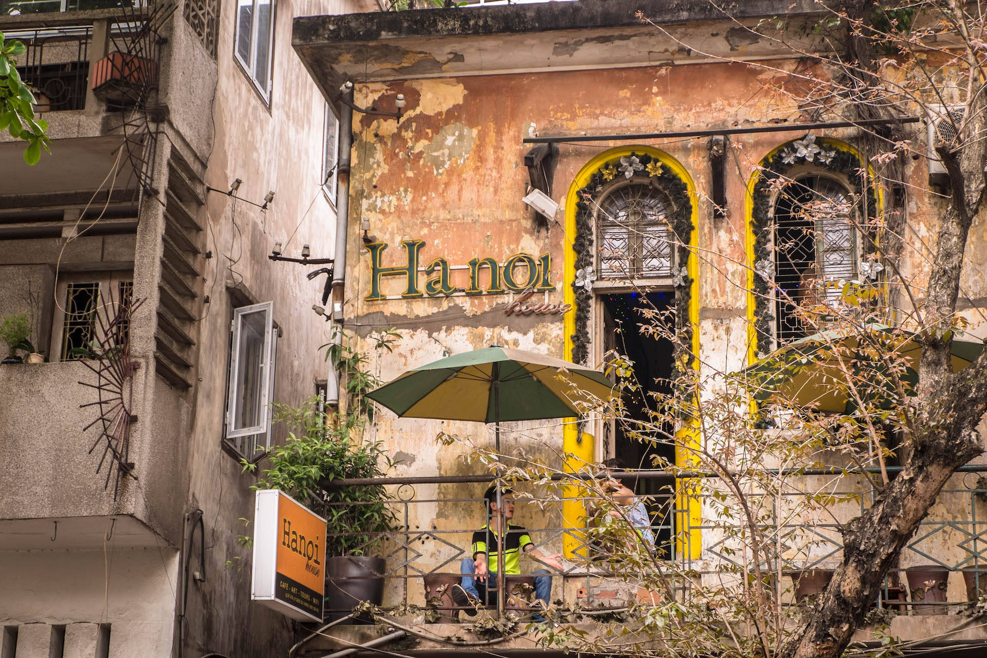 Hanoi, cafe house, peeling orange paint, Full HD Desktop Wallpaper