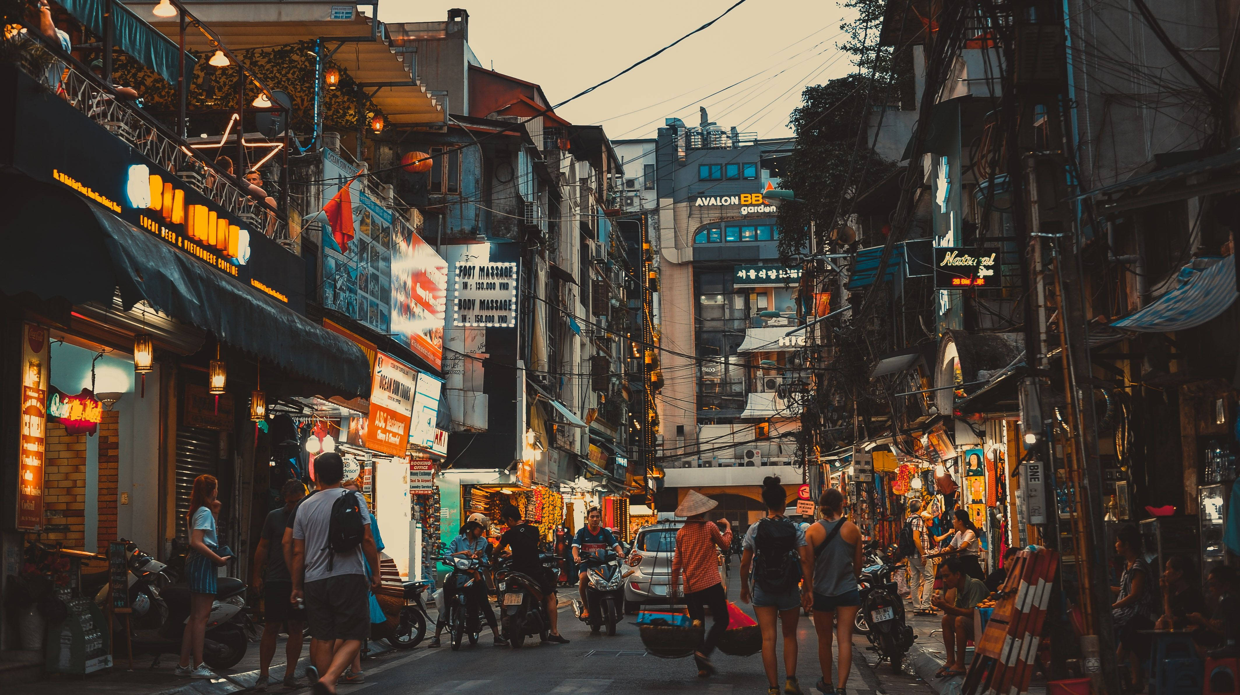 Hanoi, dusk, narrow street, 4K Desktop Wallpaper