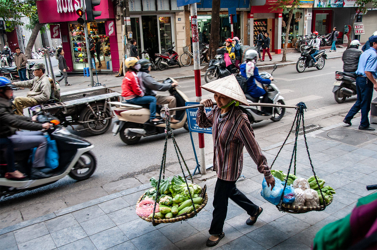 Hanoi, conical hat, baskets of fresh produce, HD Desktop Wallpaper