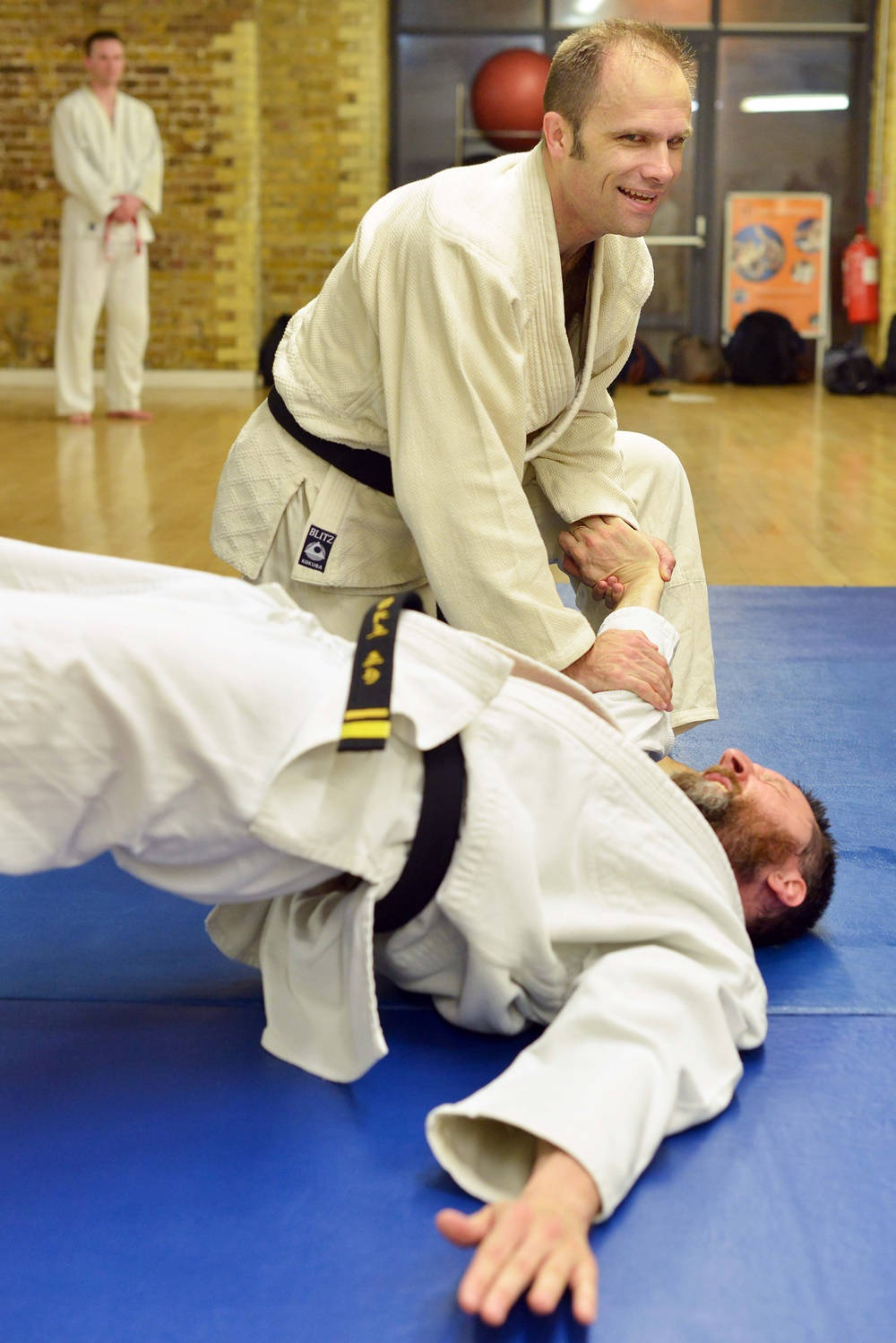 Hapkido, wrist control, white judo uniforms, HD Phone Wallpaper