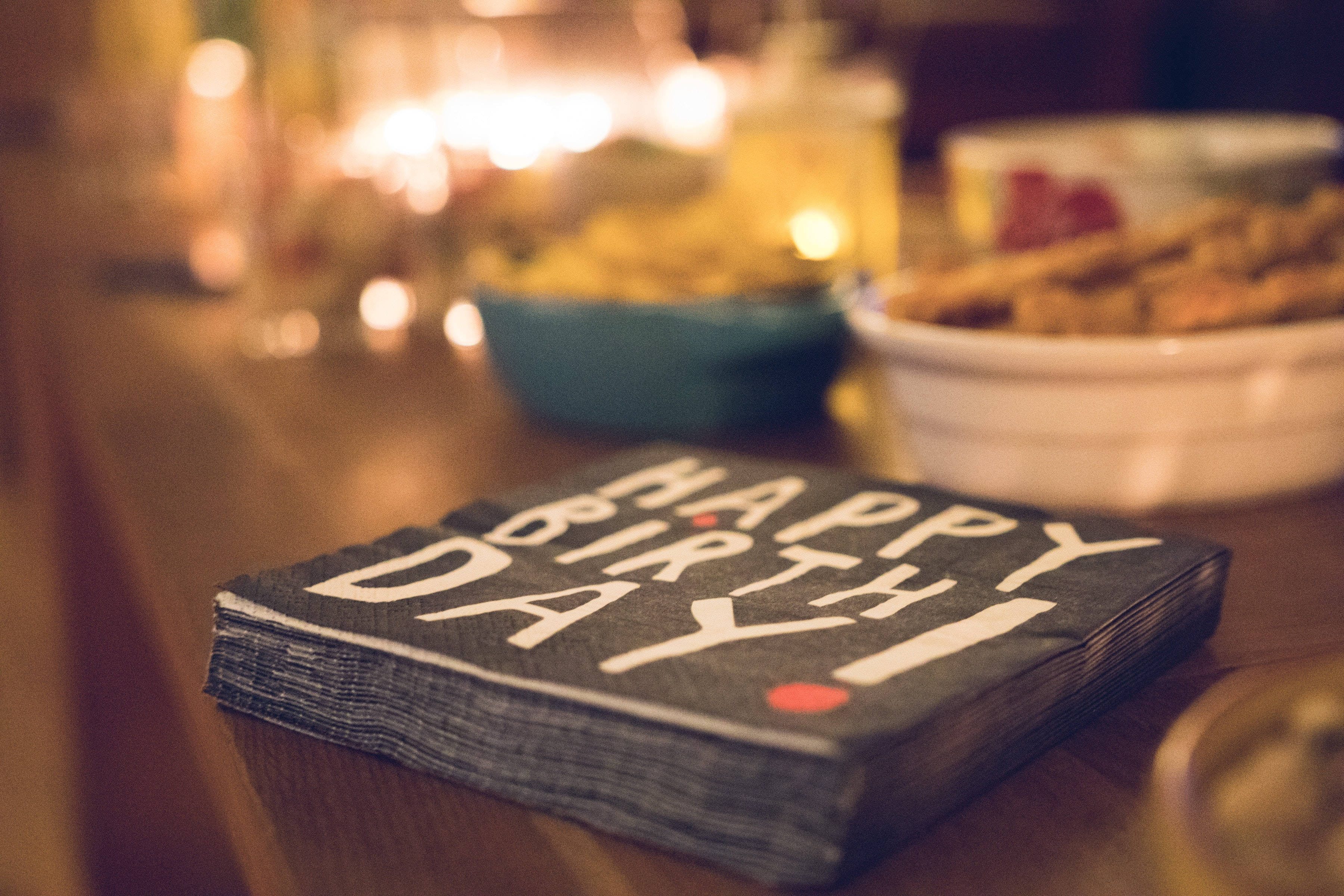birthday black book, black napkins, white 'HAPPY BIRTHDAY!' text, 2K Desktop Wallpaper