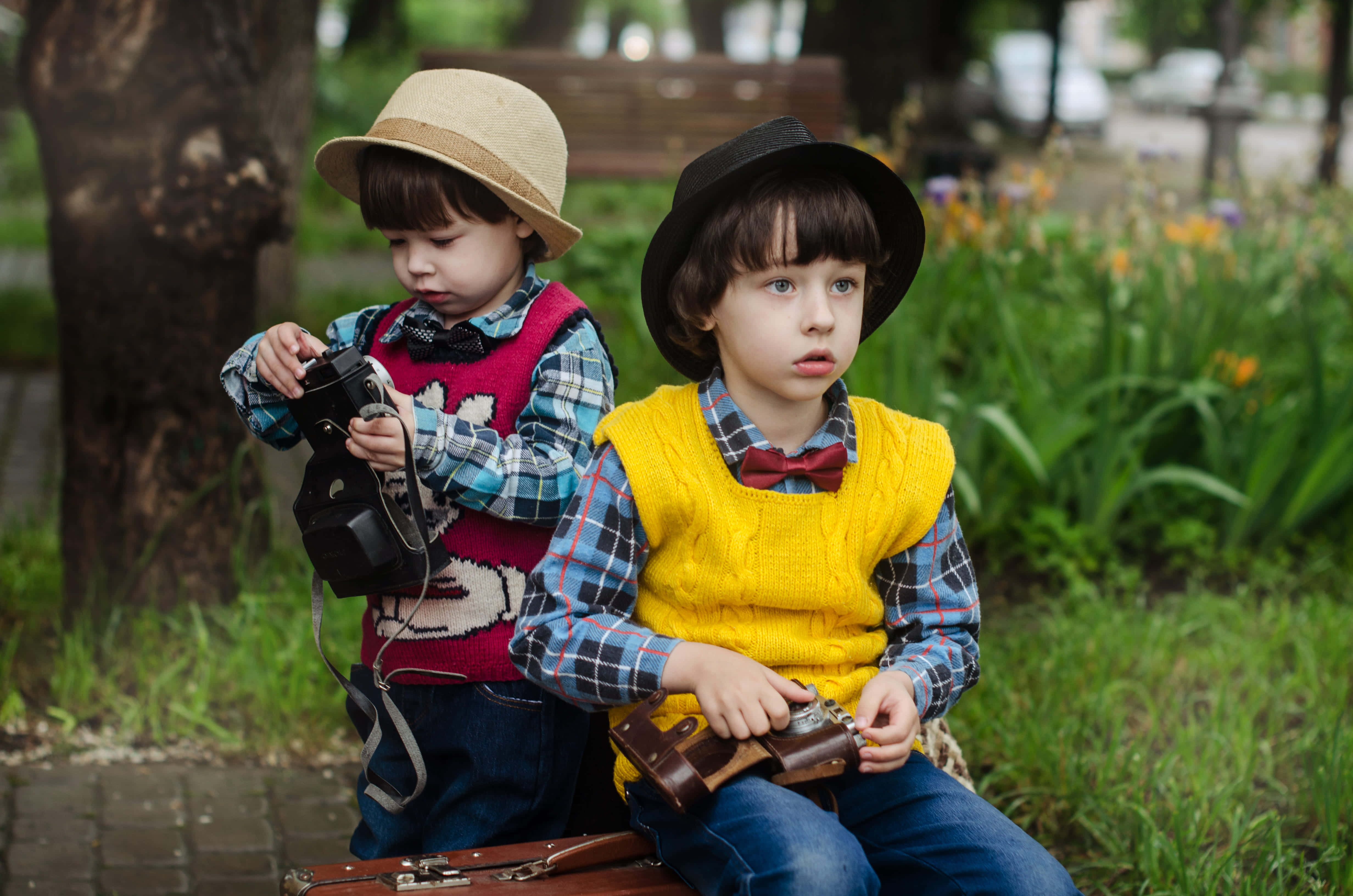 vintage hats, vests, suitcase, 4K Desktop Wallpaper