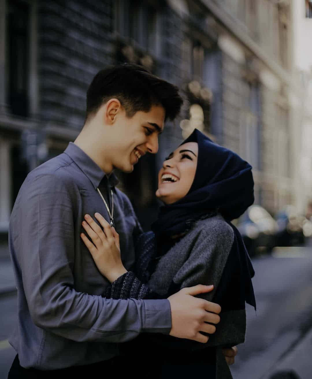 joyful couple, romantic sunset, sunlit urban alleyway, HD Phone Wallpaper