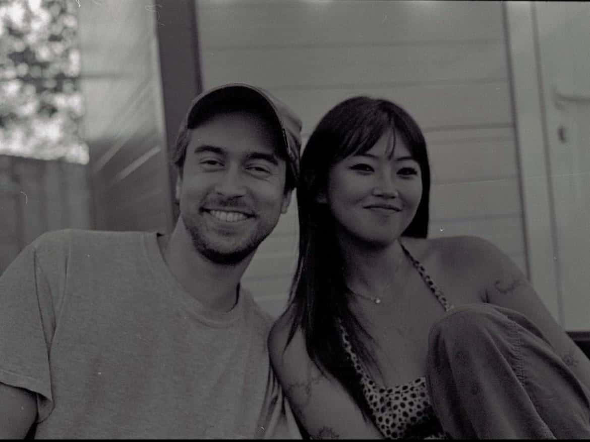 smiling couple, monochrome portrait, black and white photo, SD Desktop Wallpaper