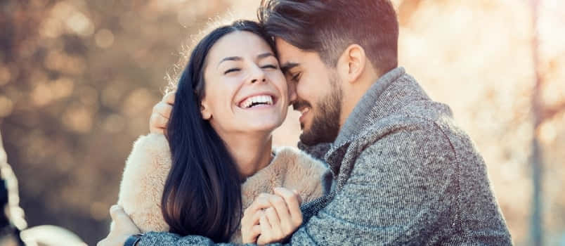 Happy Couple, autumn sunlight, golden foliage, SD Desktop Wallpaper