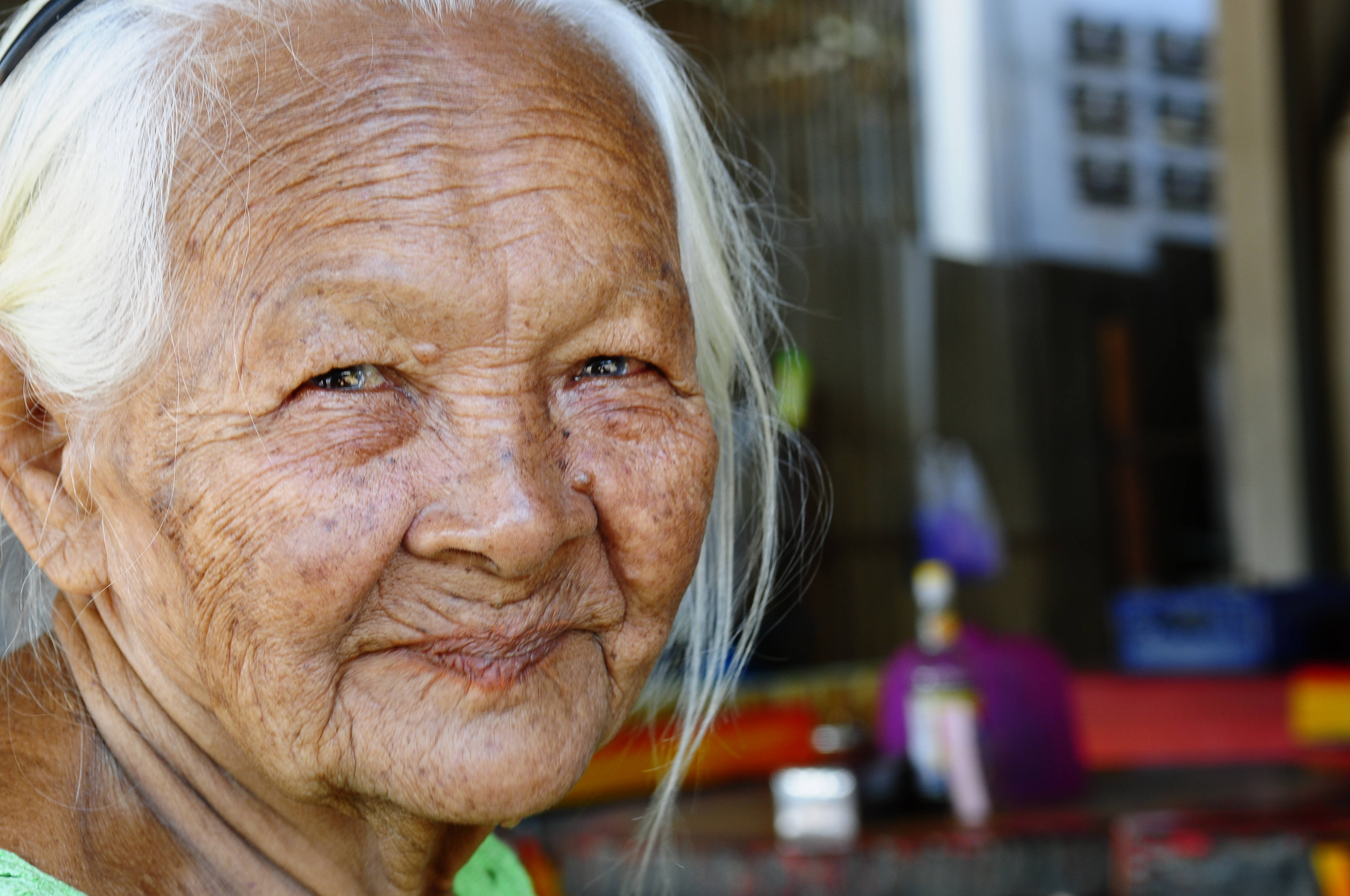 elderly woman, white hair, deep wrinkles, 4K Desktop Wallpaper