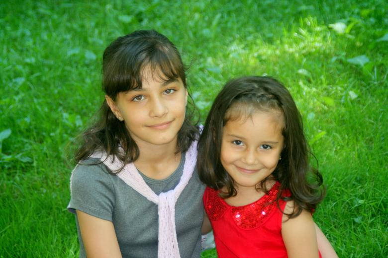 sisters, girls, green grass, SD Desktop Wallpaper