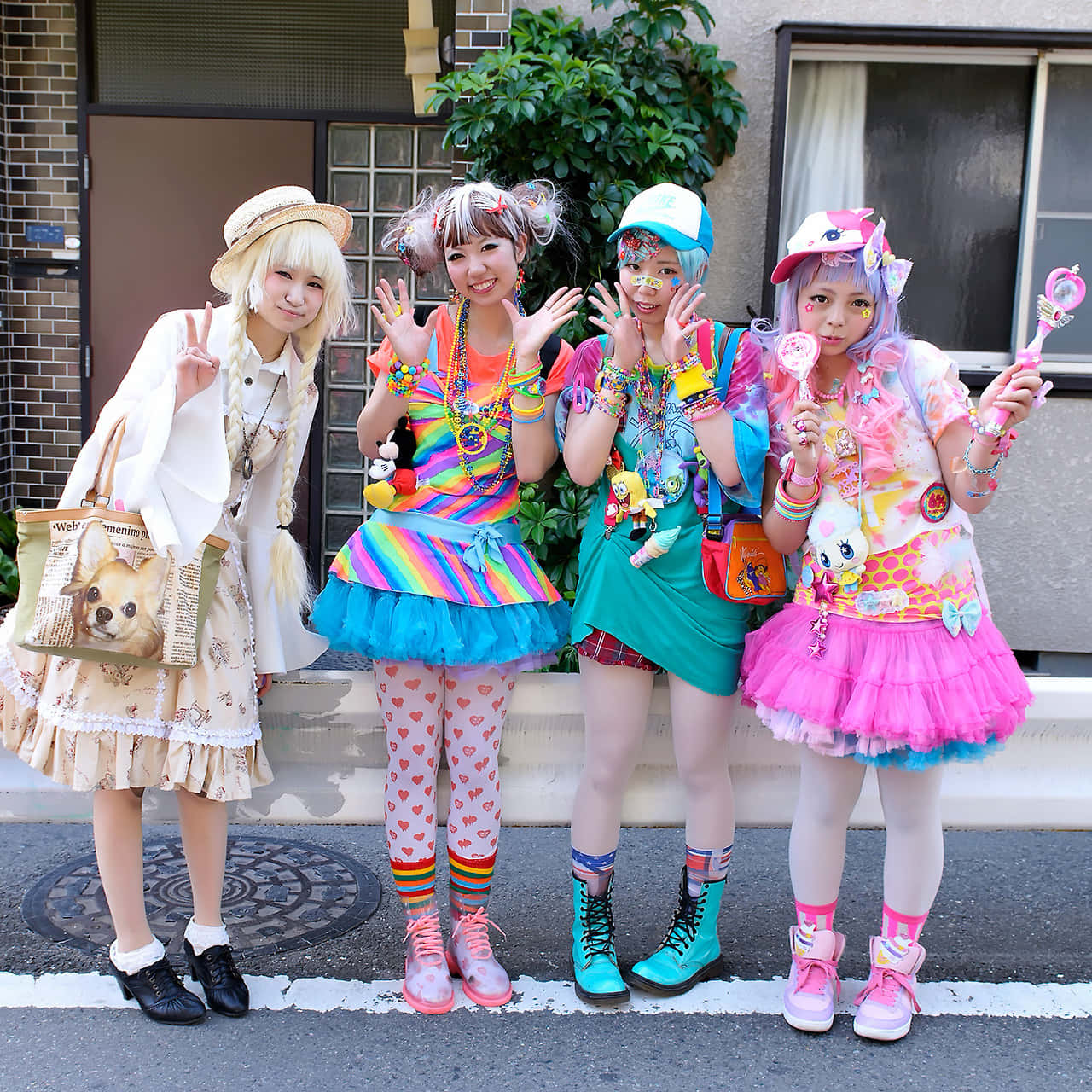 Harajuku Fashion, kawaii street fashion, city sidewalk, HD Desktop Wallpaper