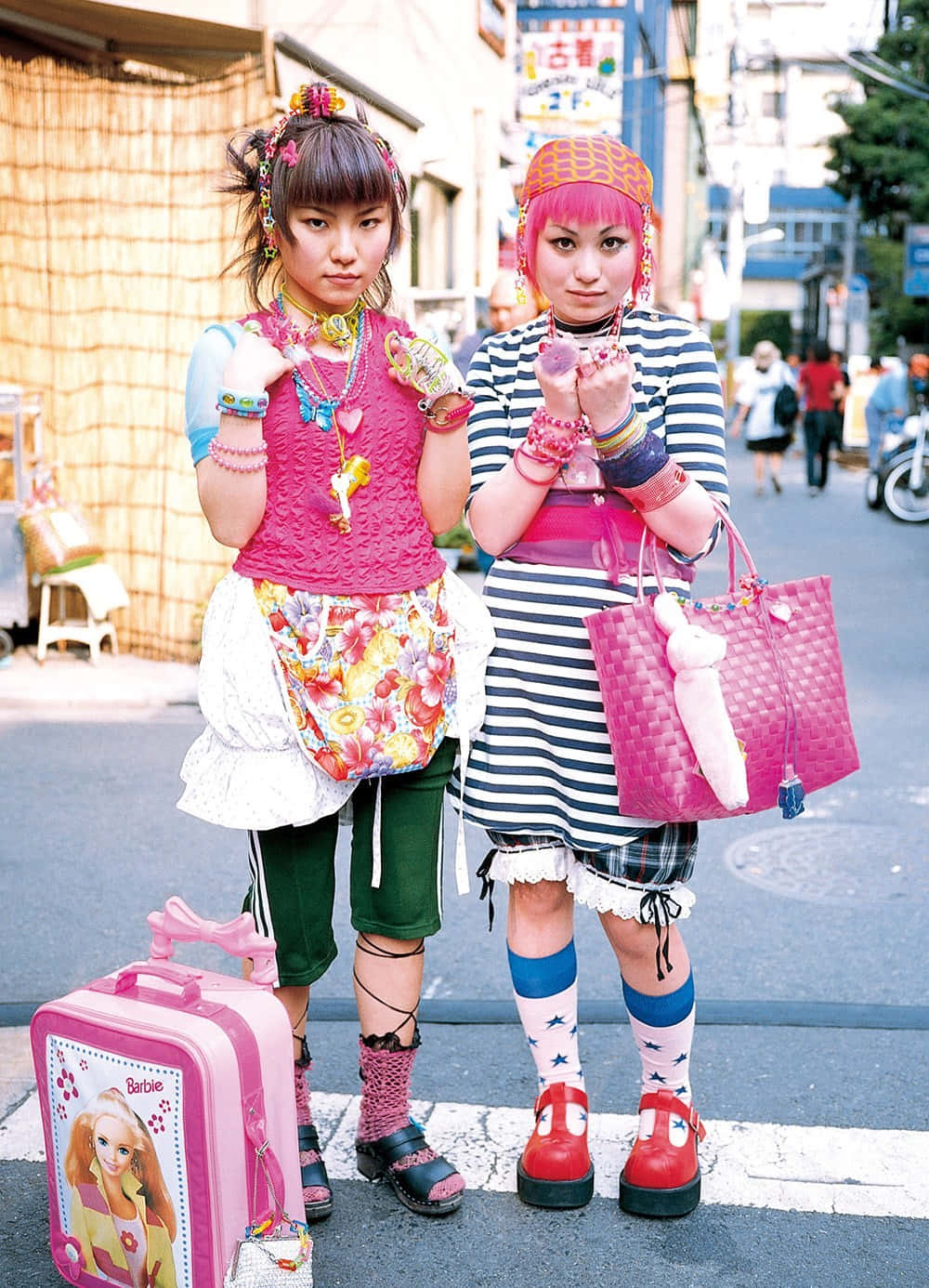 Harajuku Fashion, vibrant street fashion, pink luggage, HD Phone Wallpaper