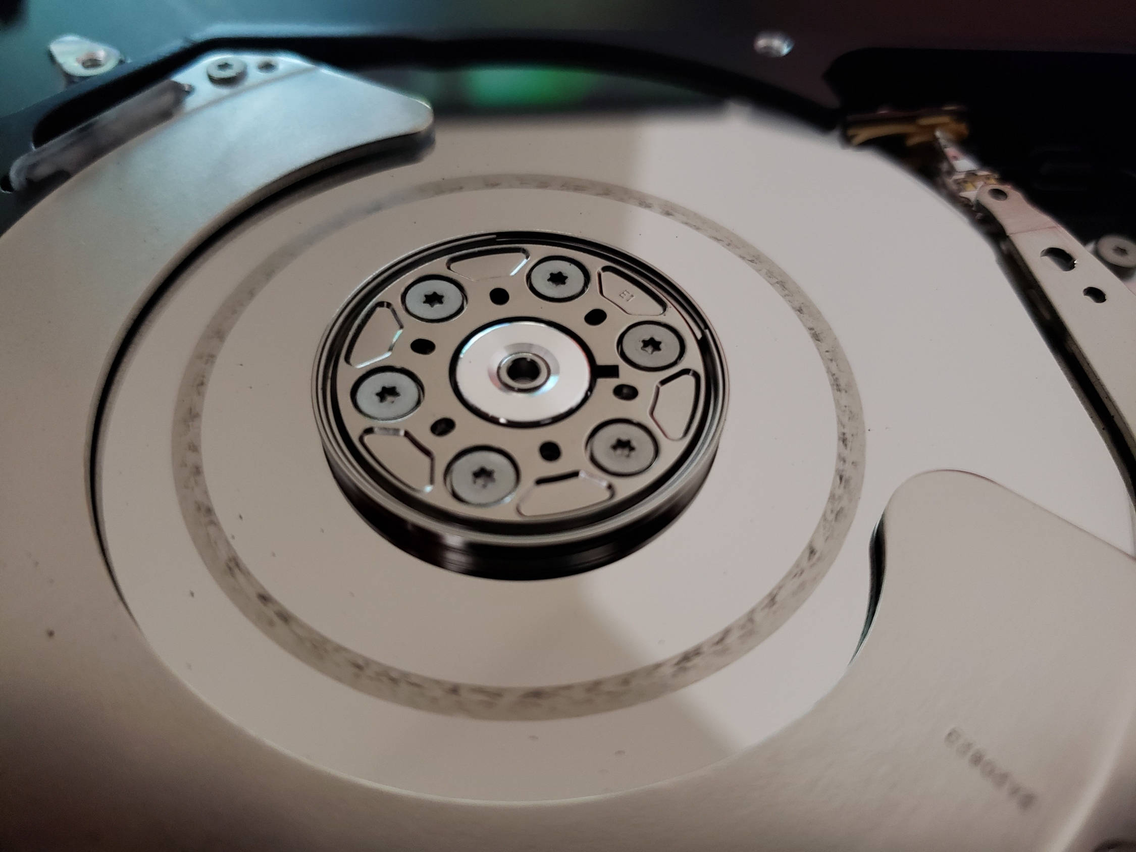 hard drive, spinning platter, magnetic read-write head assembly, Full HD Desktop Wallpaper