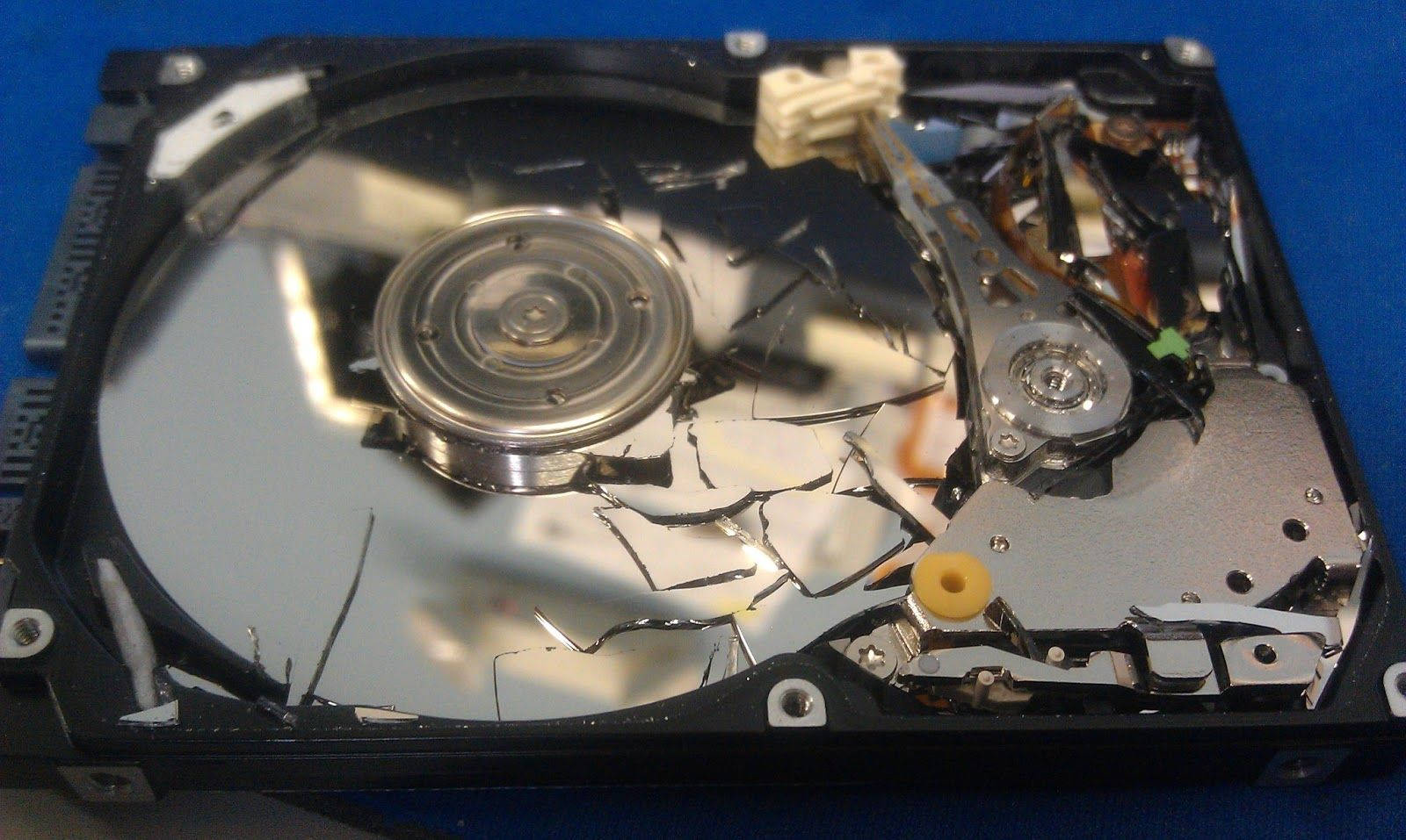 broken computer hard drive disk, shattered hard drive, broken platters, HD Desktop Wallpaper