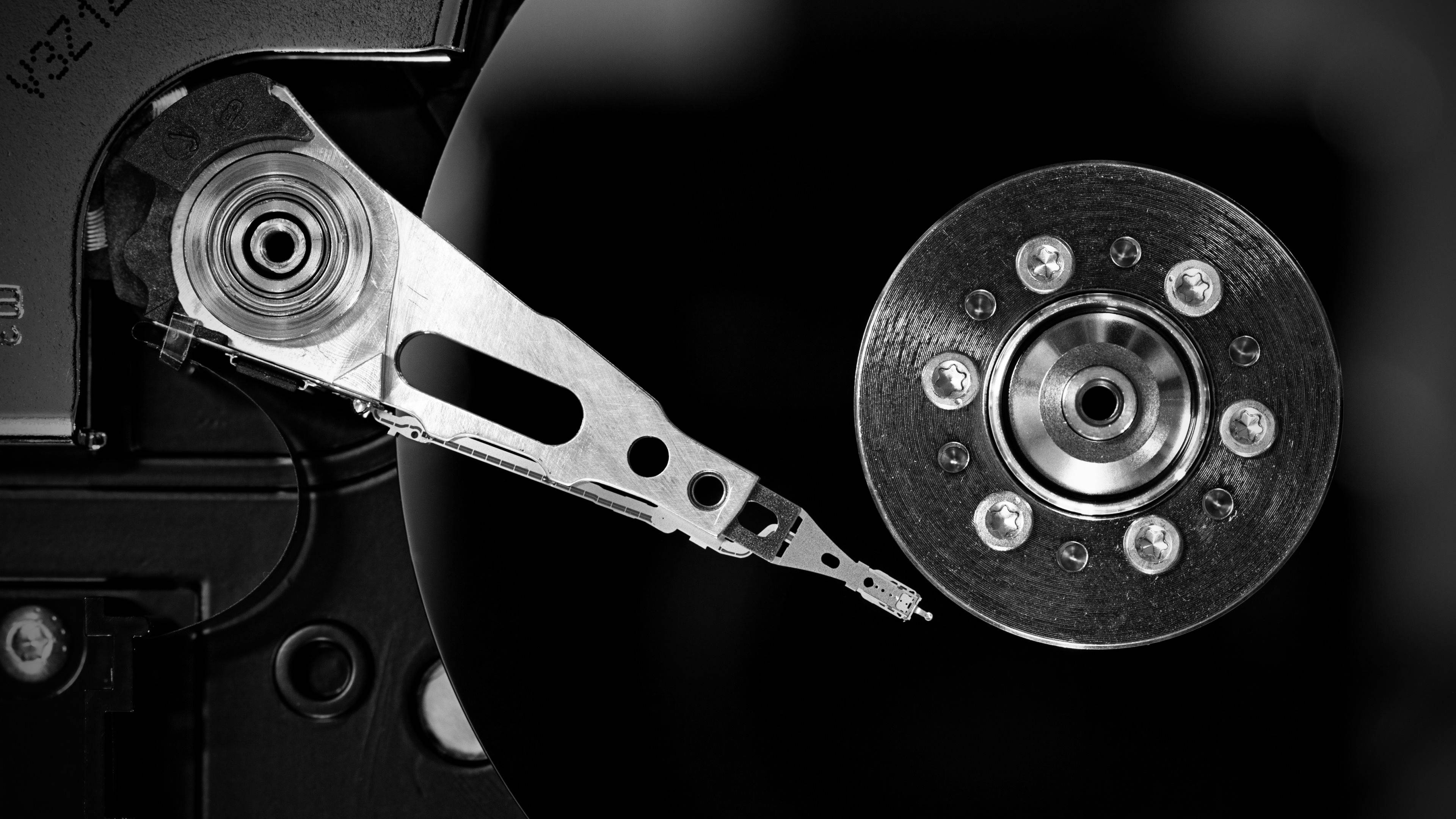 hard drive, read/write head, spinning platters, 4K Desktop Wallpaper