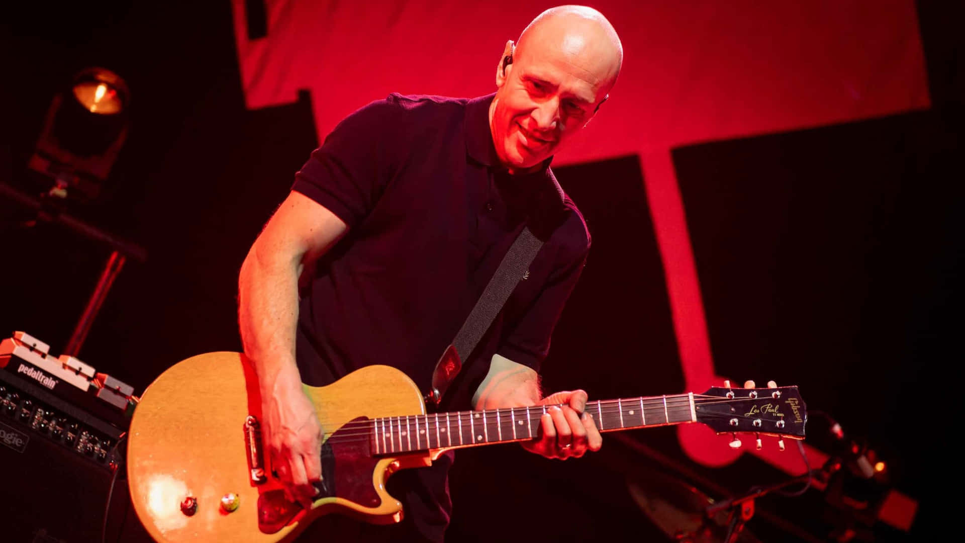 Hard Fi, sunburst electric guitar, red stage lights, Full HD Desktop Wallpaper
