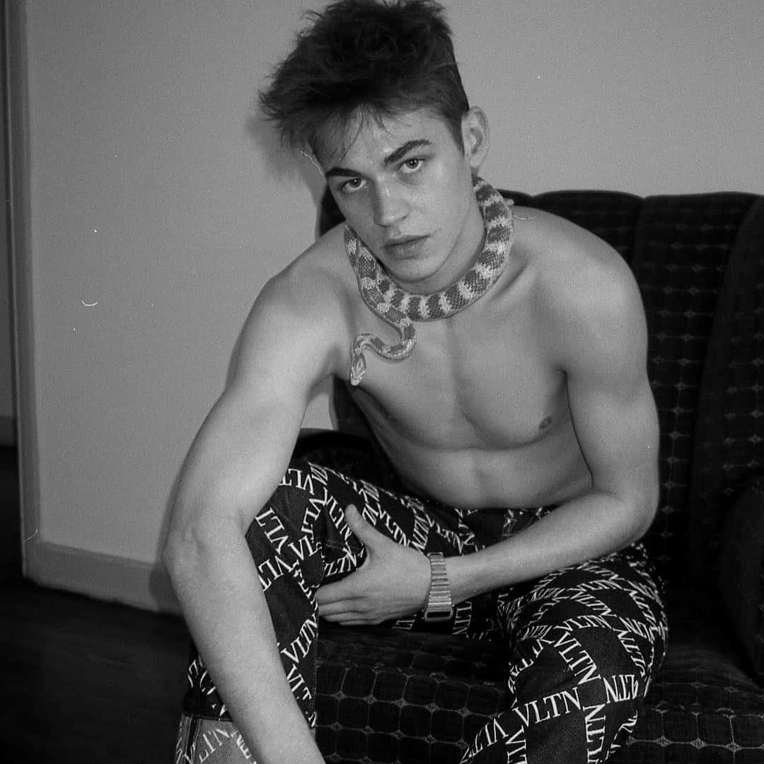 Hardin Scott, snake necklace, tousled hair, SD Desktop Wallpaper