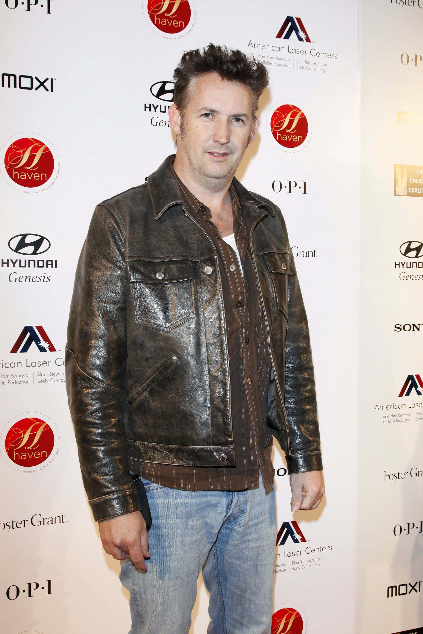 Harland Williams, distressed brown leather jacket, blue jeans, 2K Phone Wallpaper