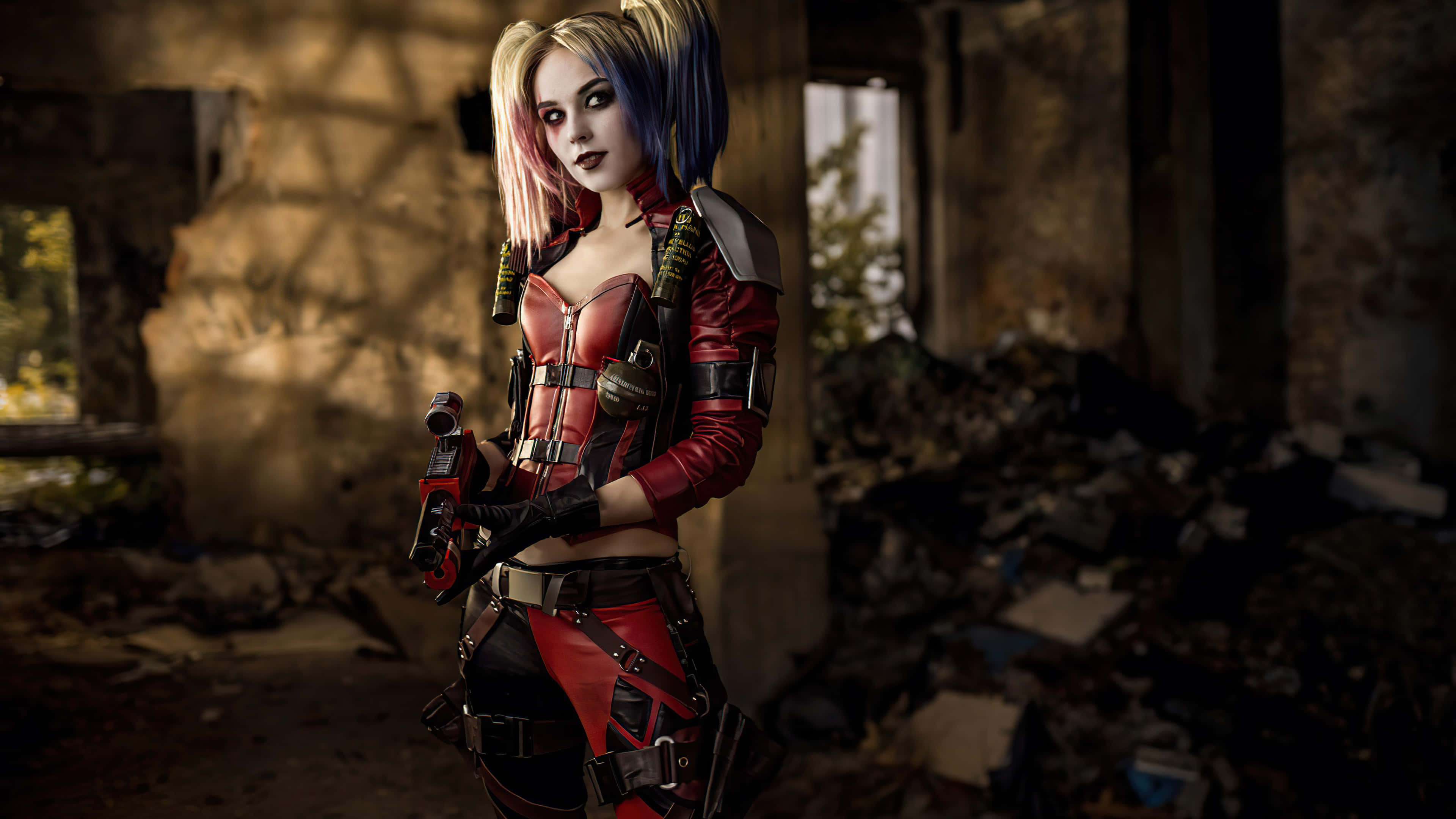 Harley Quinn, cosplayer, sunlit abandoned building, 4K Desktop Wallpaper